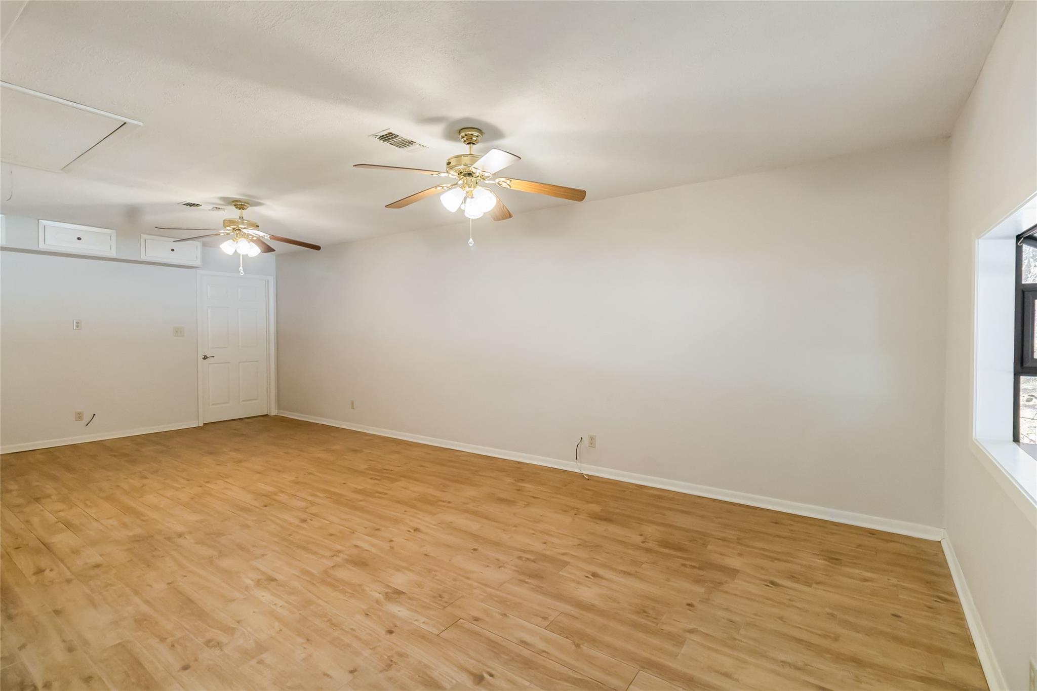 757 N Main St, La Grange, TX 78945