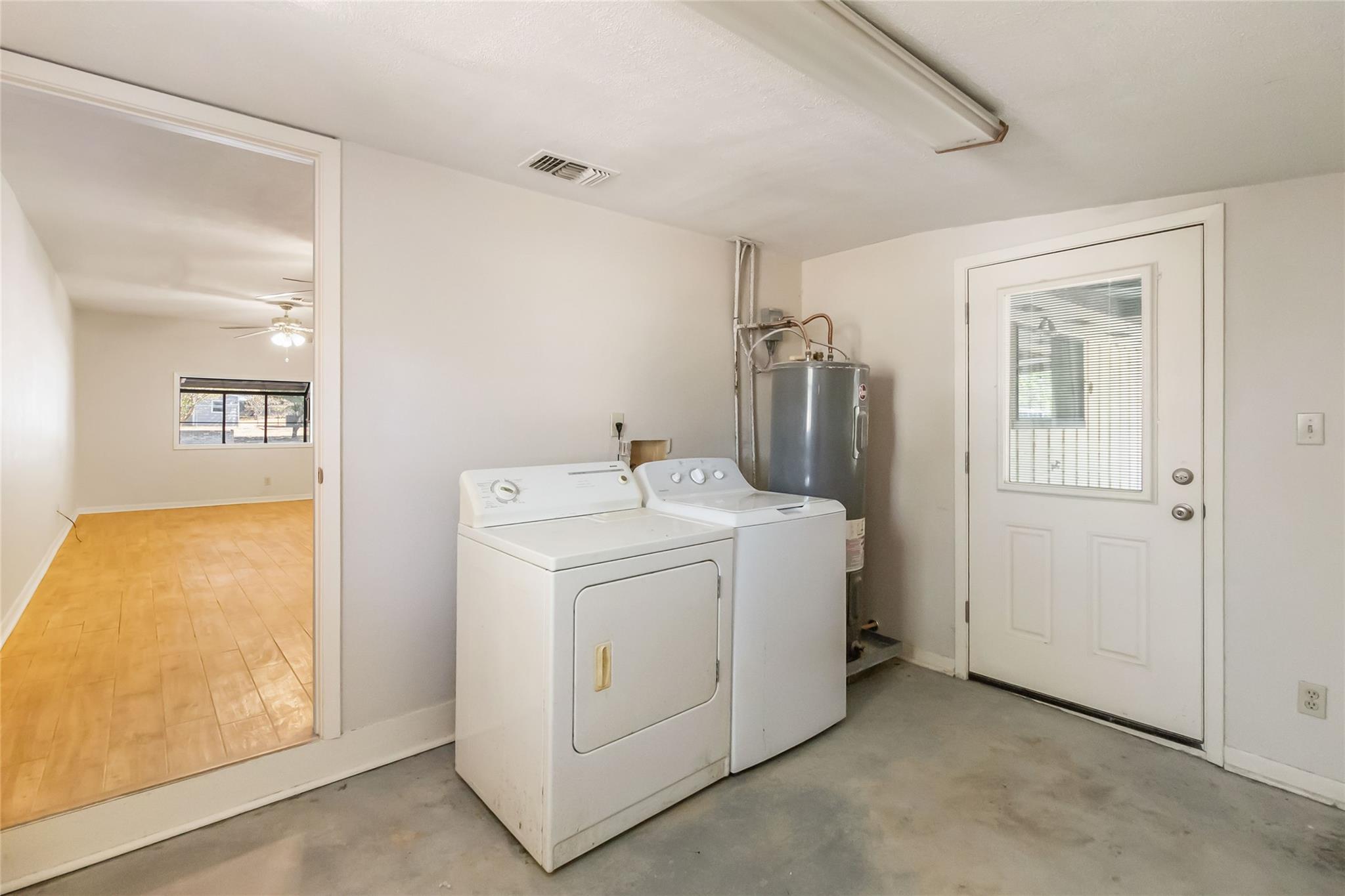 757 N Main St, La Grange, TX 78945