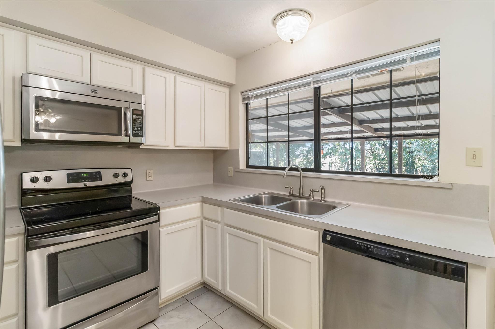 757 N Main St, La Grange, TX 78945