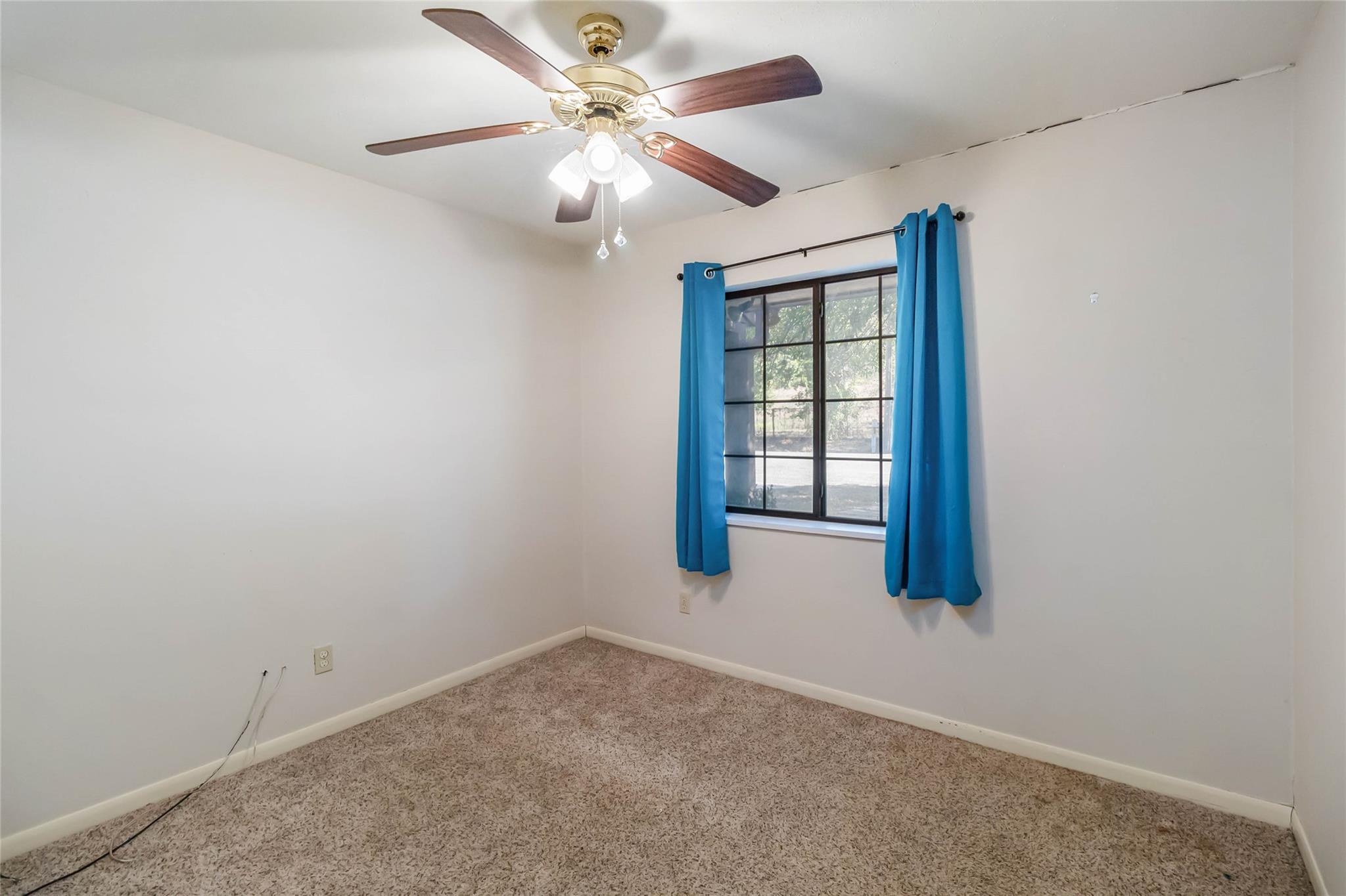 757 N Main St, La Grange, TX 78945