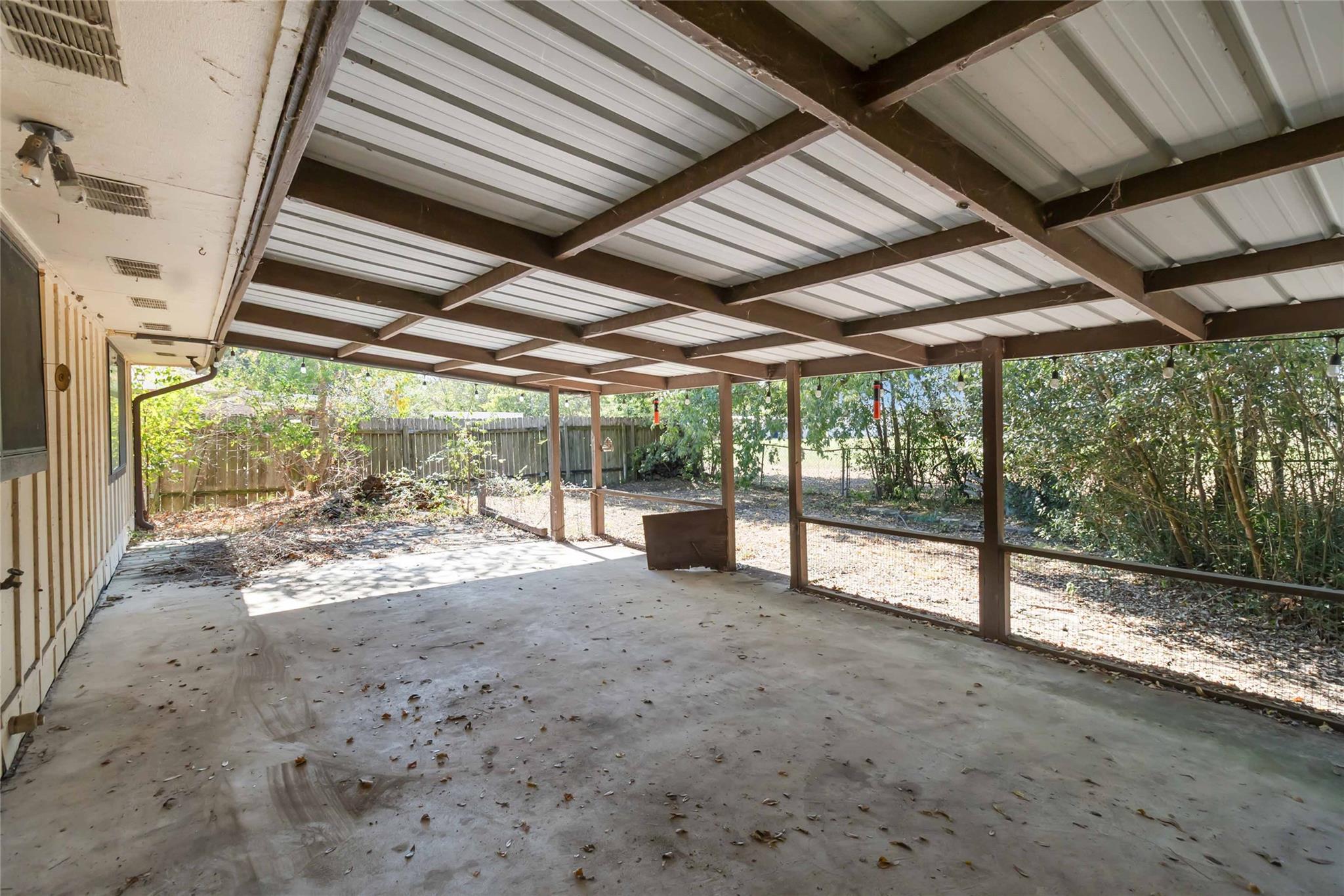 757 N Main St, La Grange, TX 78945