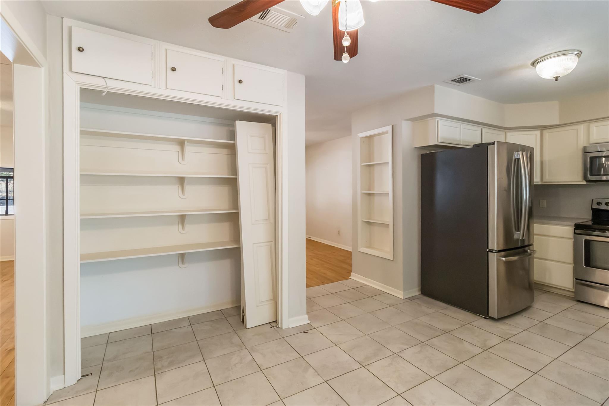 757 N Main St, La Grange, TX 78945