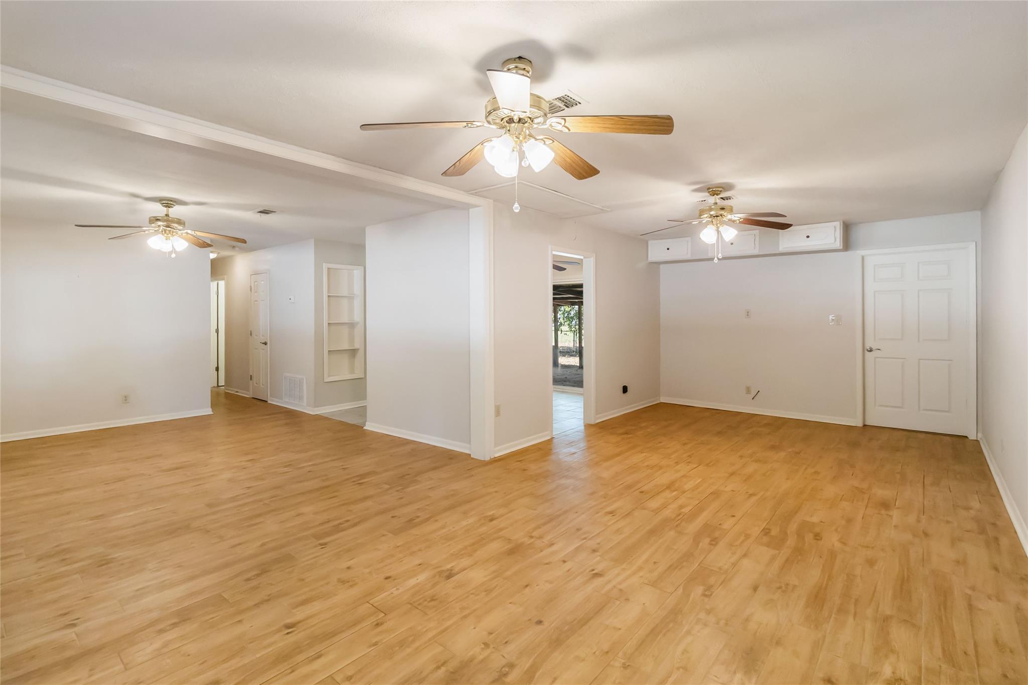 757 N Main St, La Grange, TX 78945