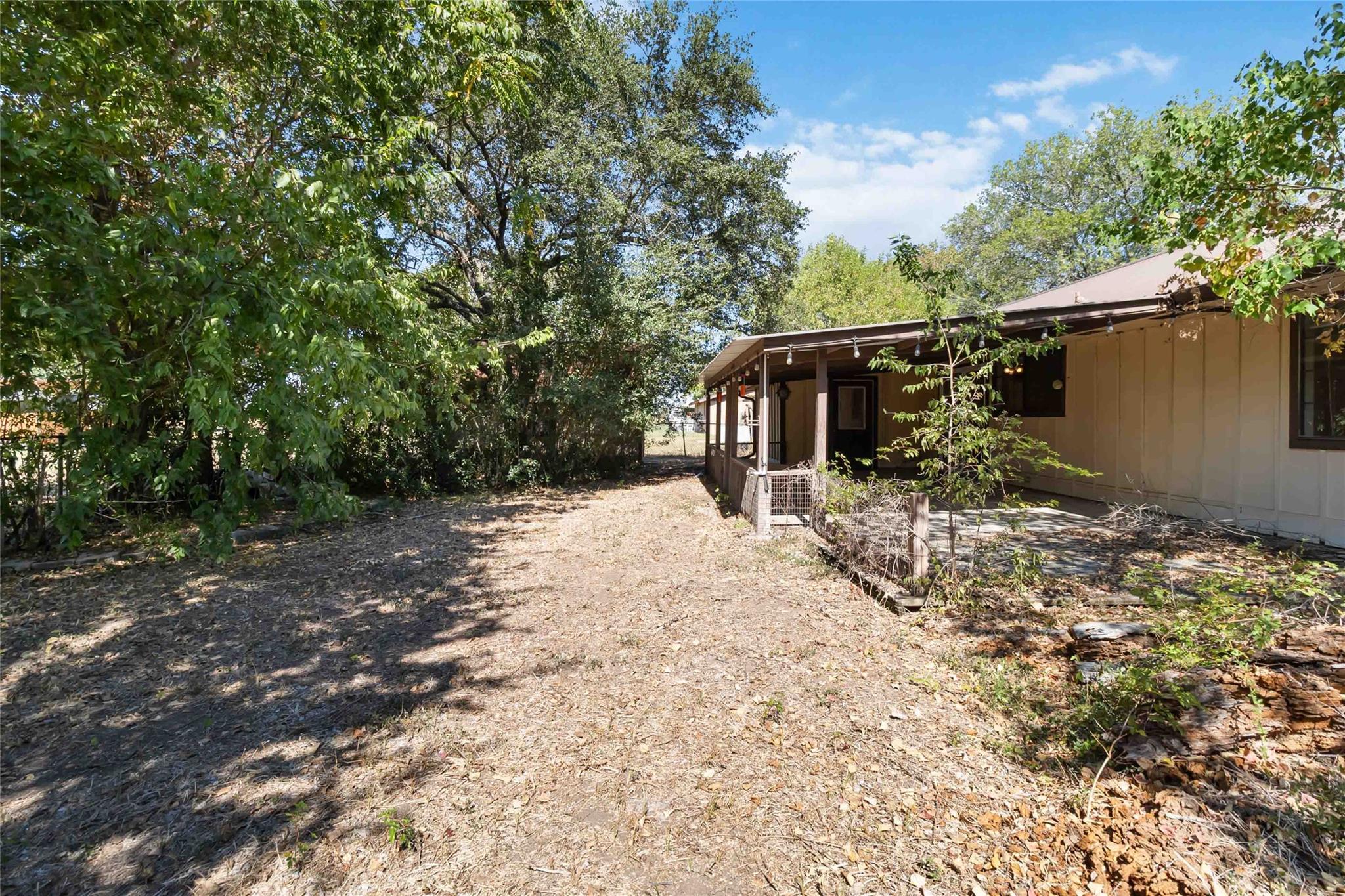 757 N Main St, La Grange, TX 78945