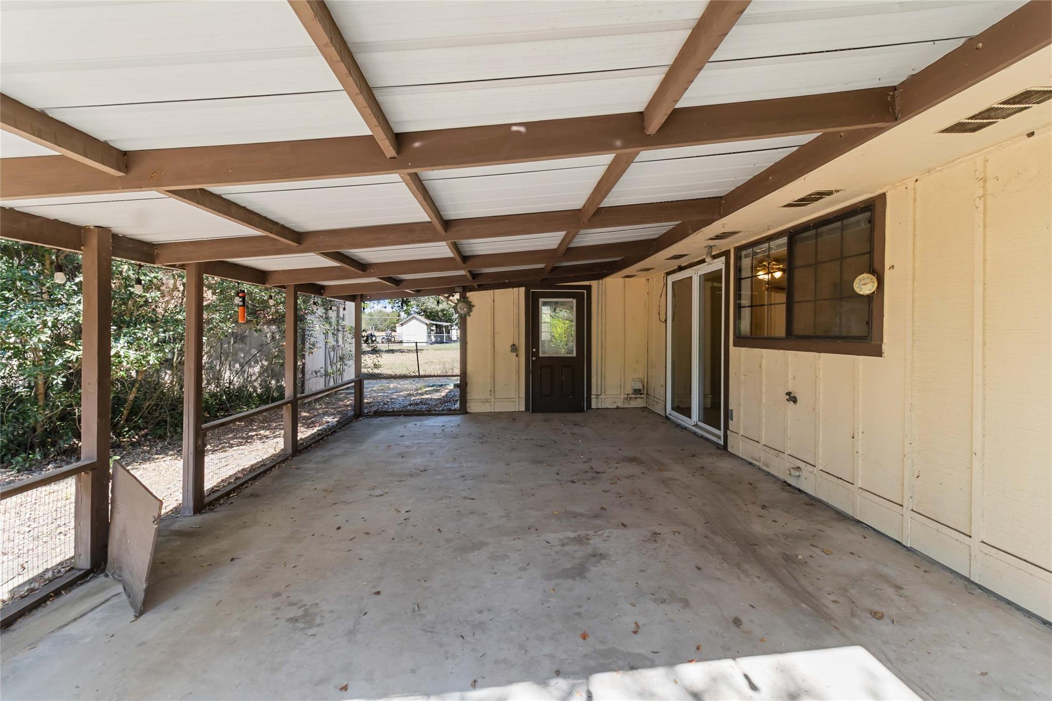 757 N Main St, La Grange, TX 78945