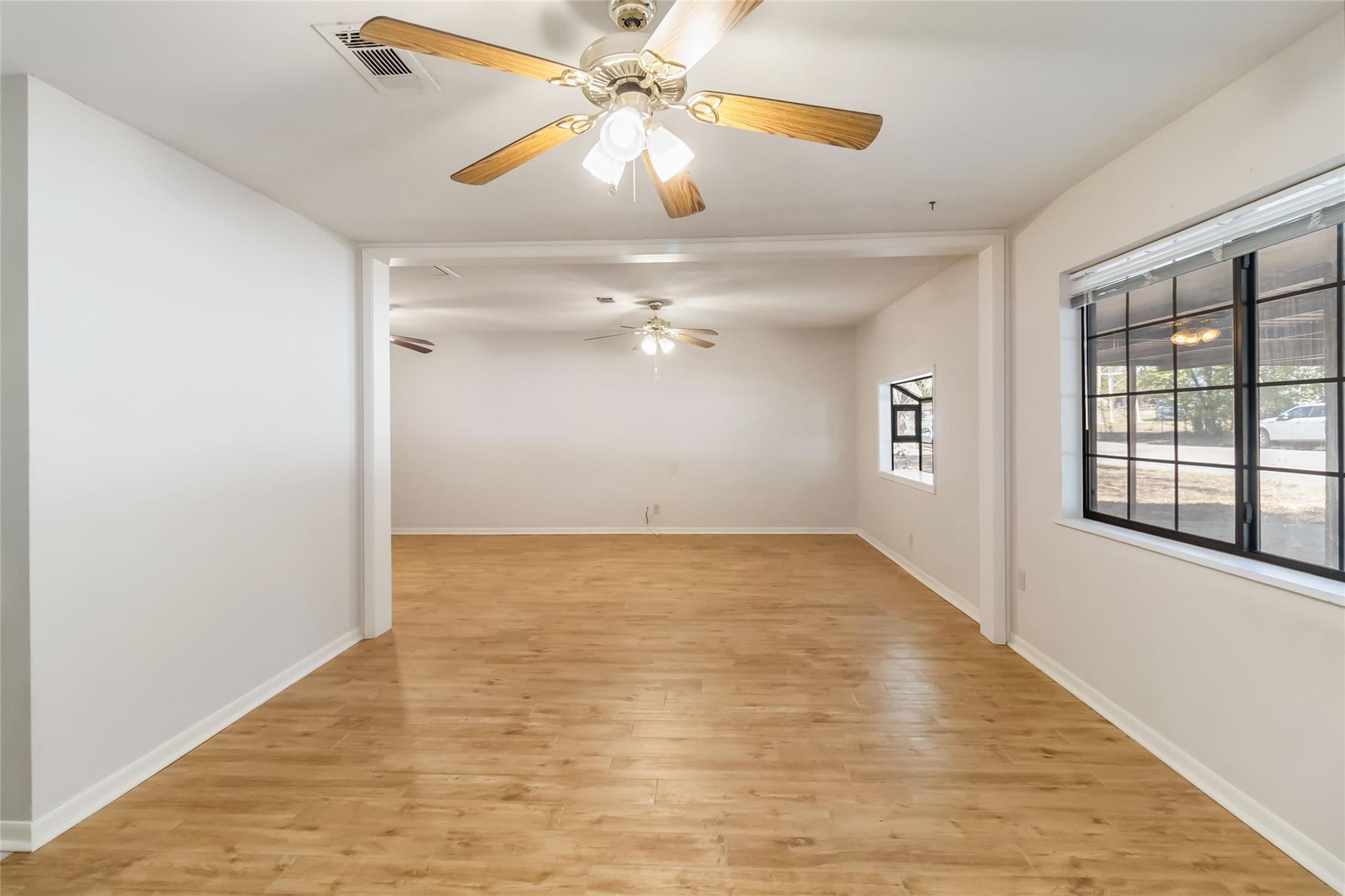 757 N Main St, La Grange, TX 78945