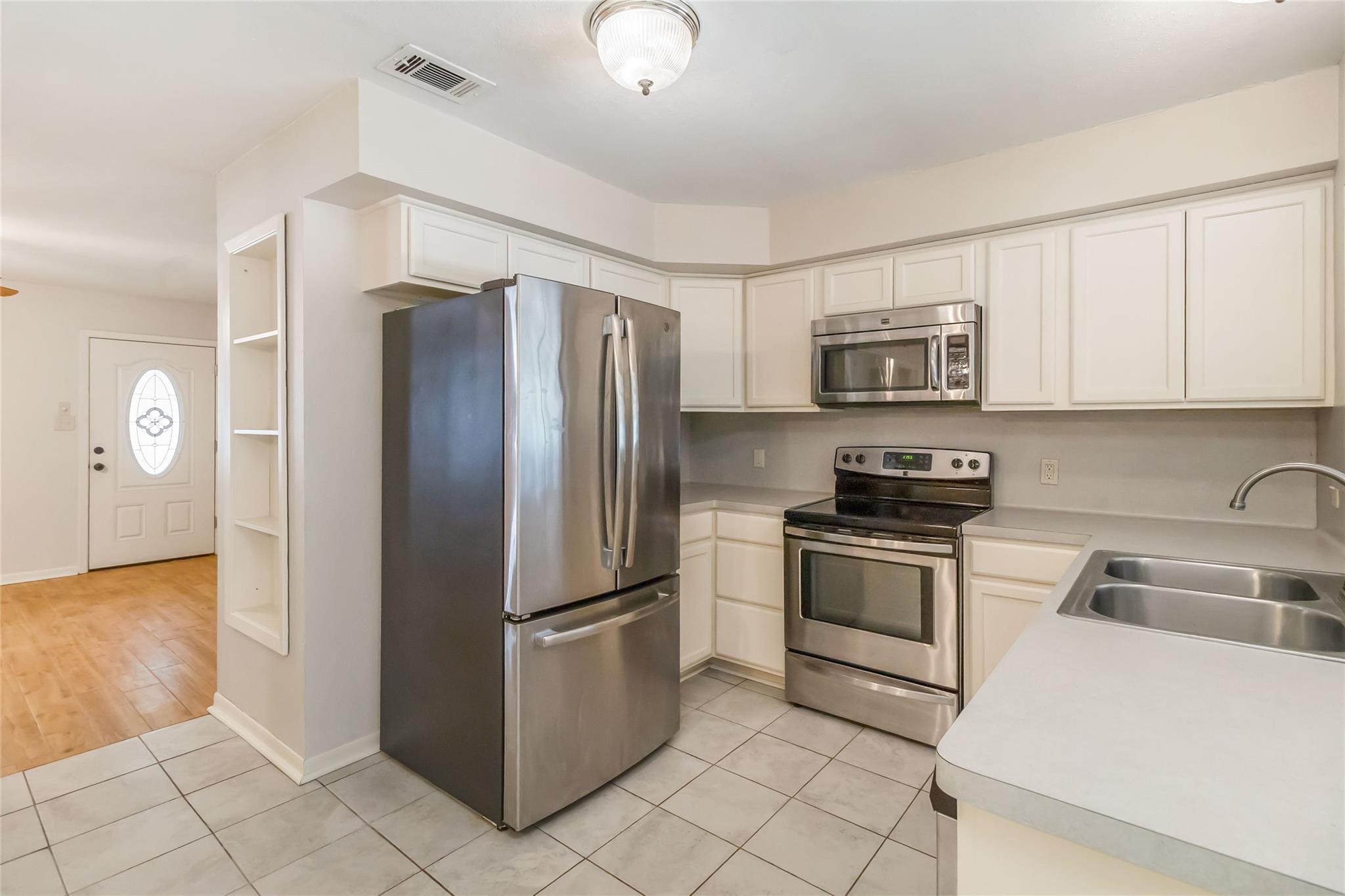 757 N Main St, La Grange, TX 78945