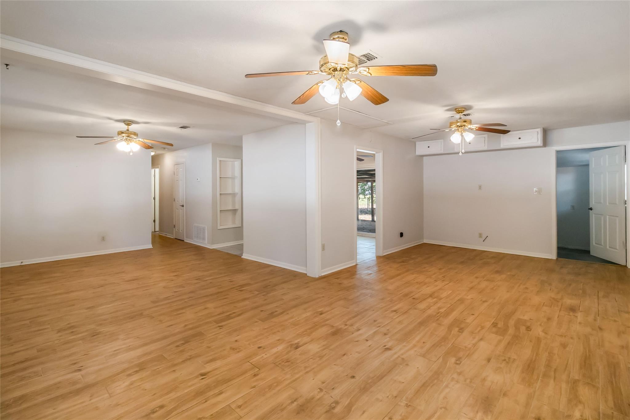 757 N Main St, La Grange, TX 78945