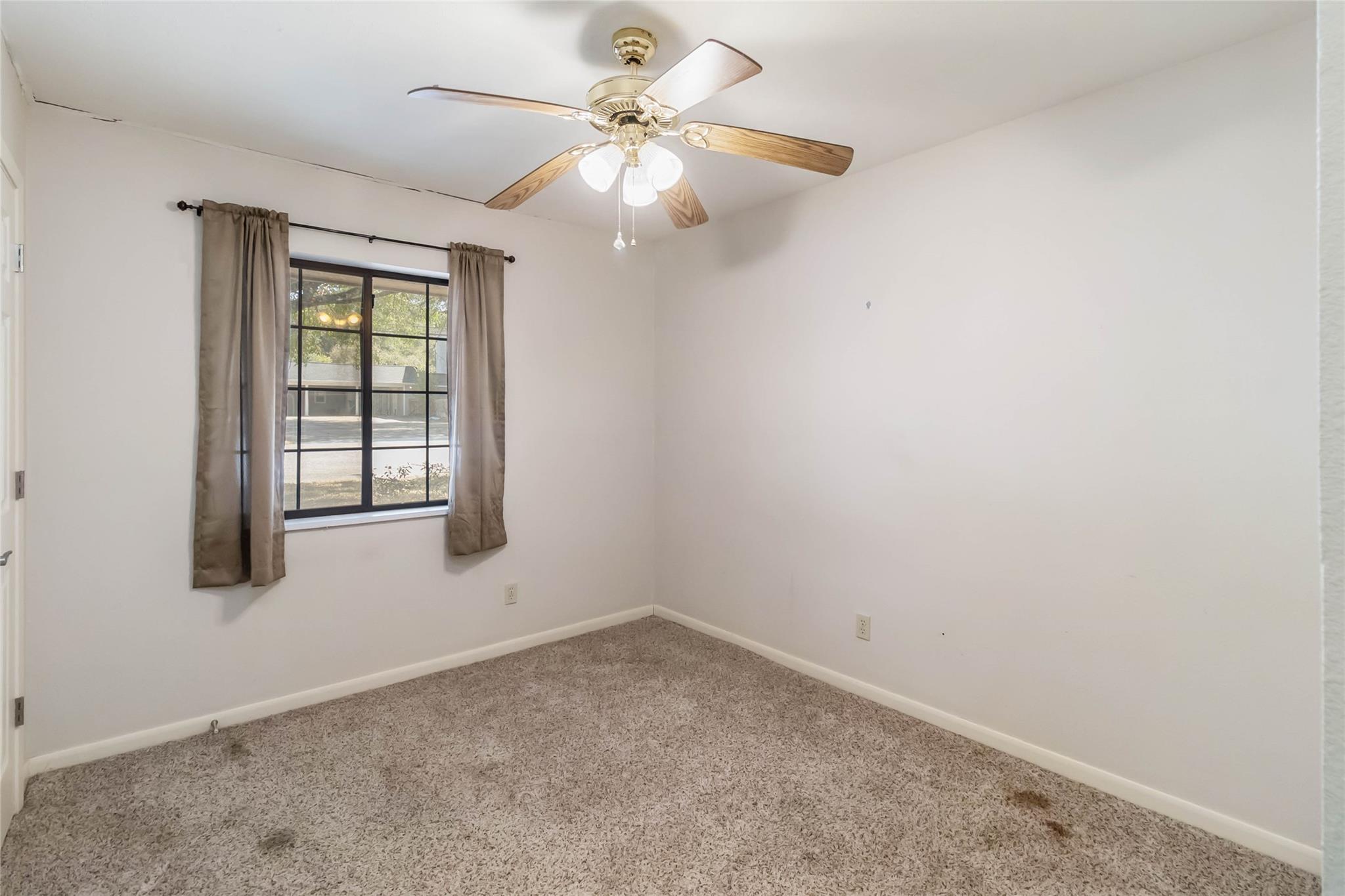 757 N Main St, La Grange, TX 78945