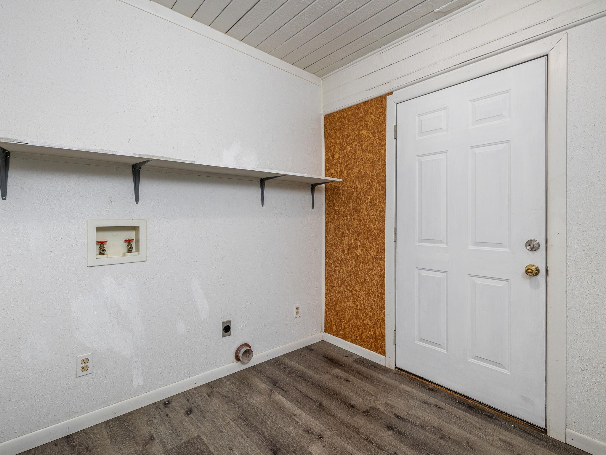 1949 County Road 347 Loop, Gause, TX 77857