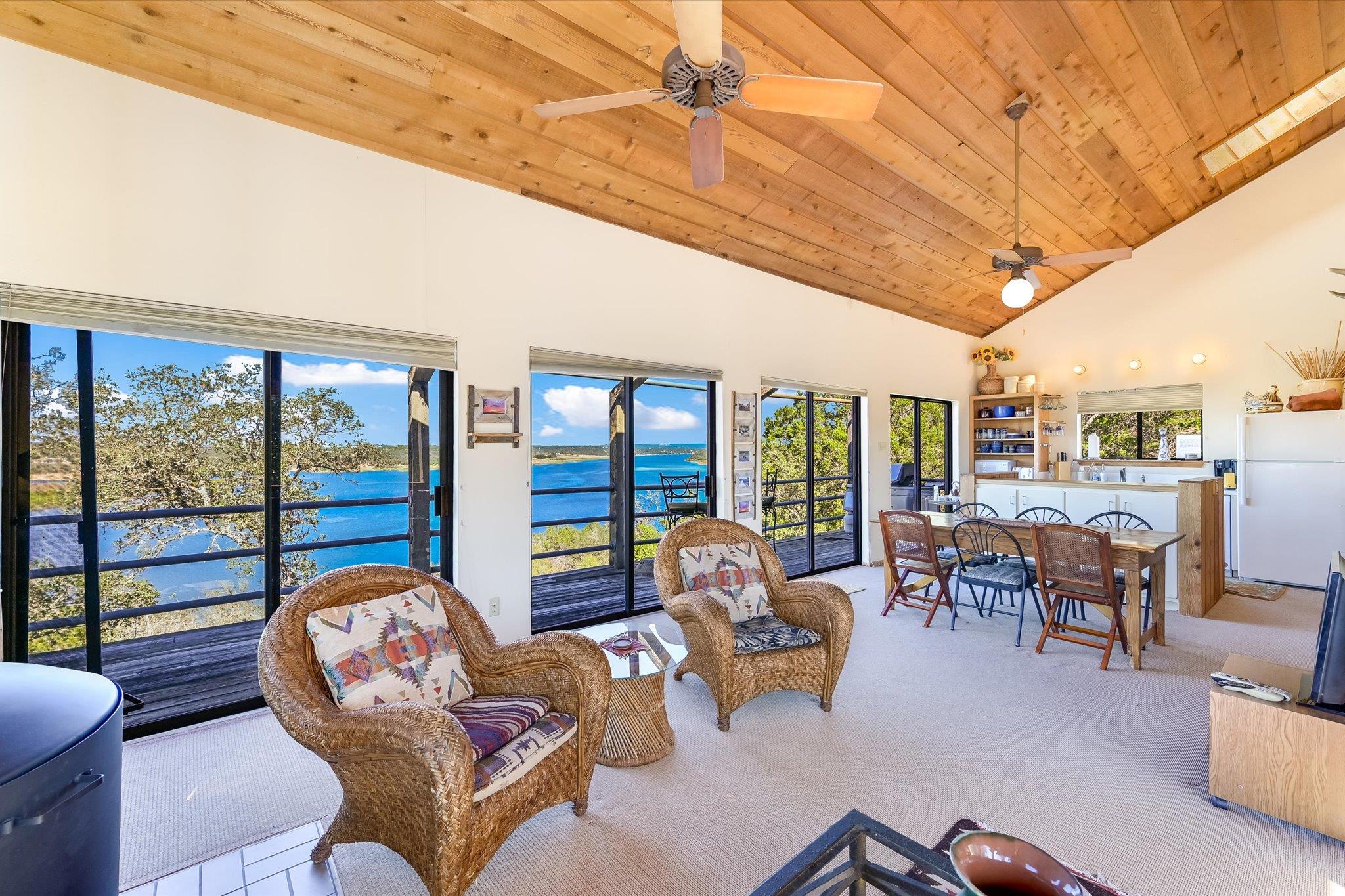 501 Coventry Rd, Spicewood, TX 78669