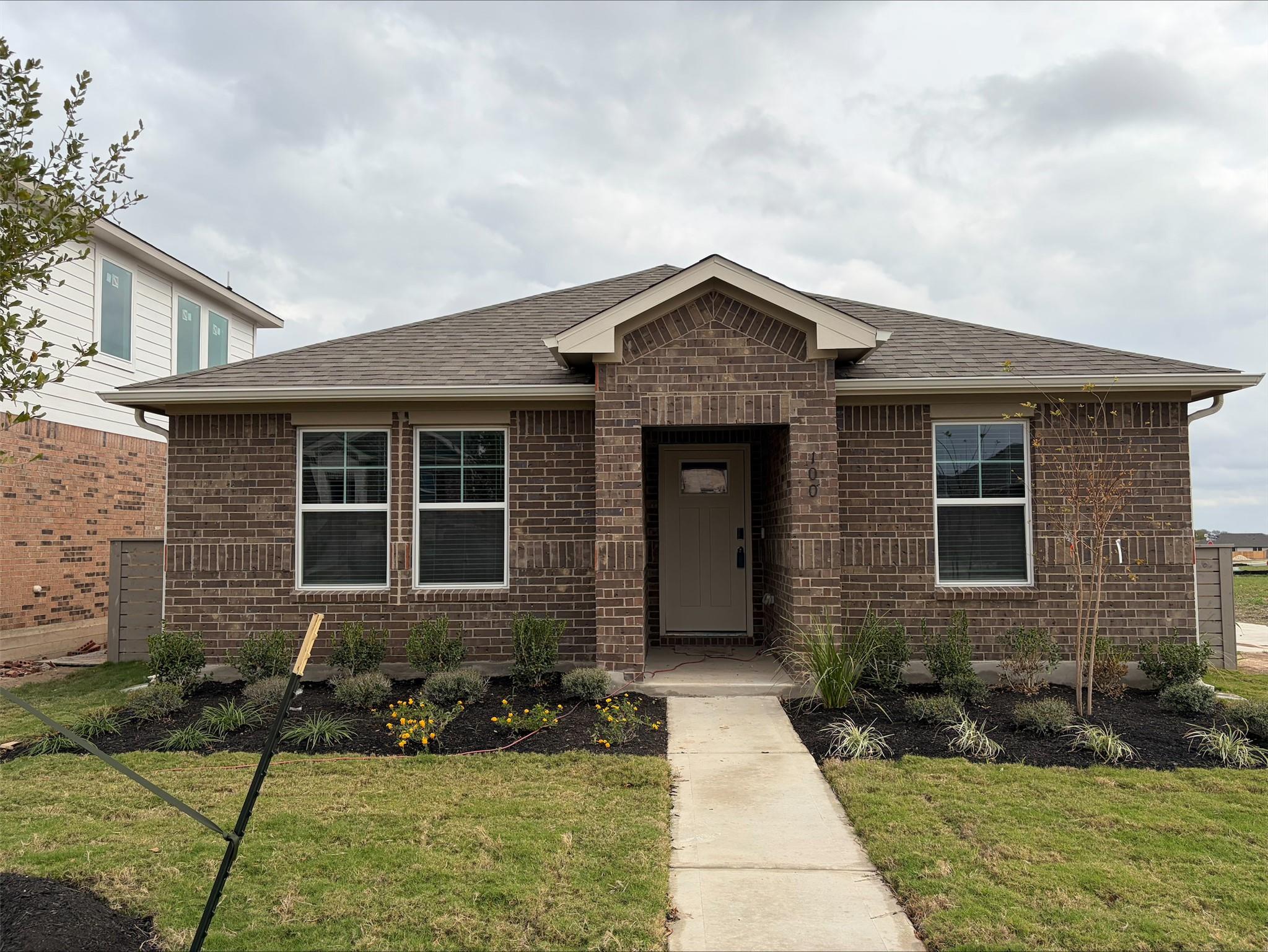 100 Maple Hedge Rd, Hutto, TX 78634