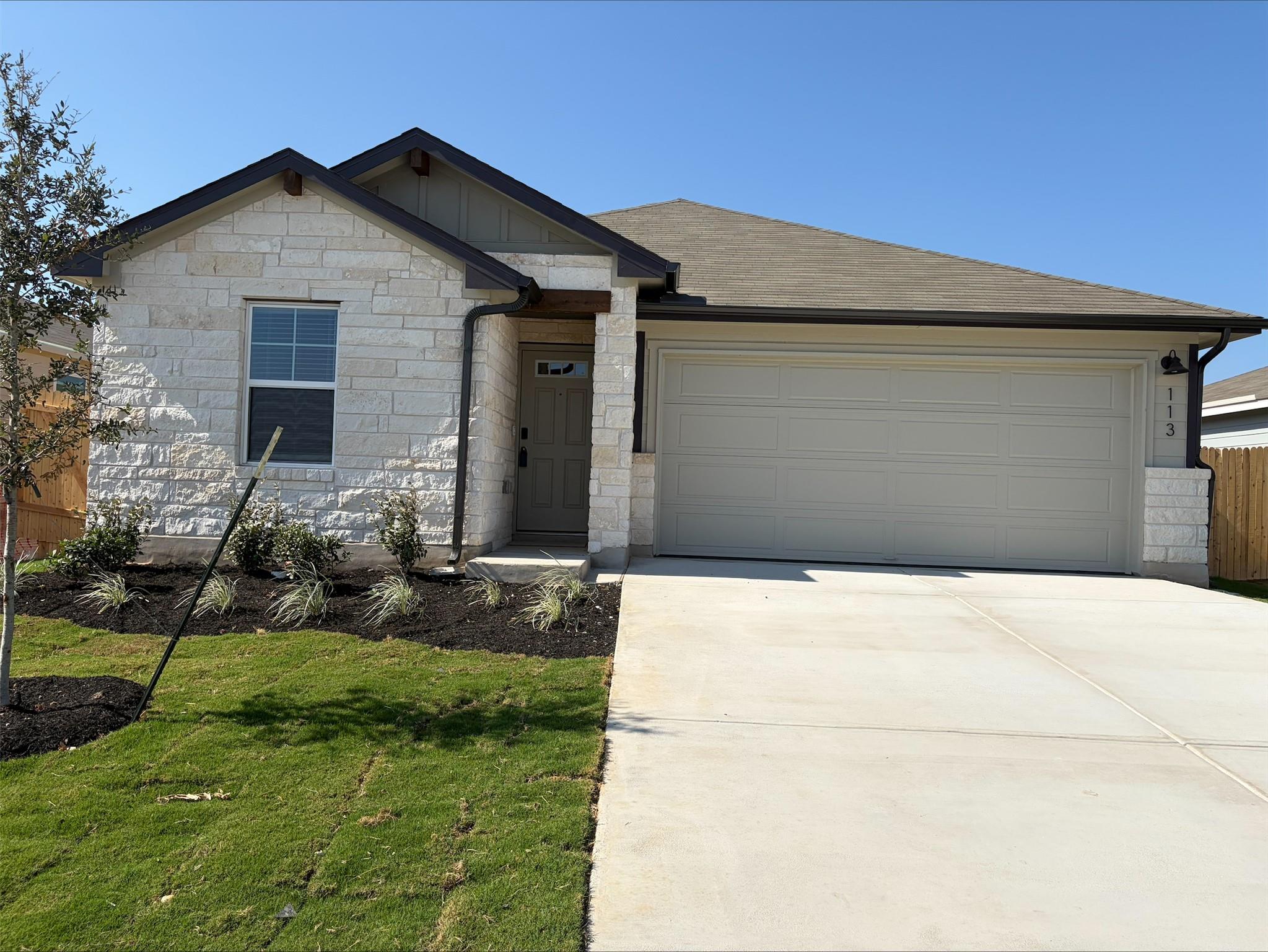 113 Honey Bee Rd, Jarrell, TX 76537