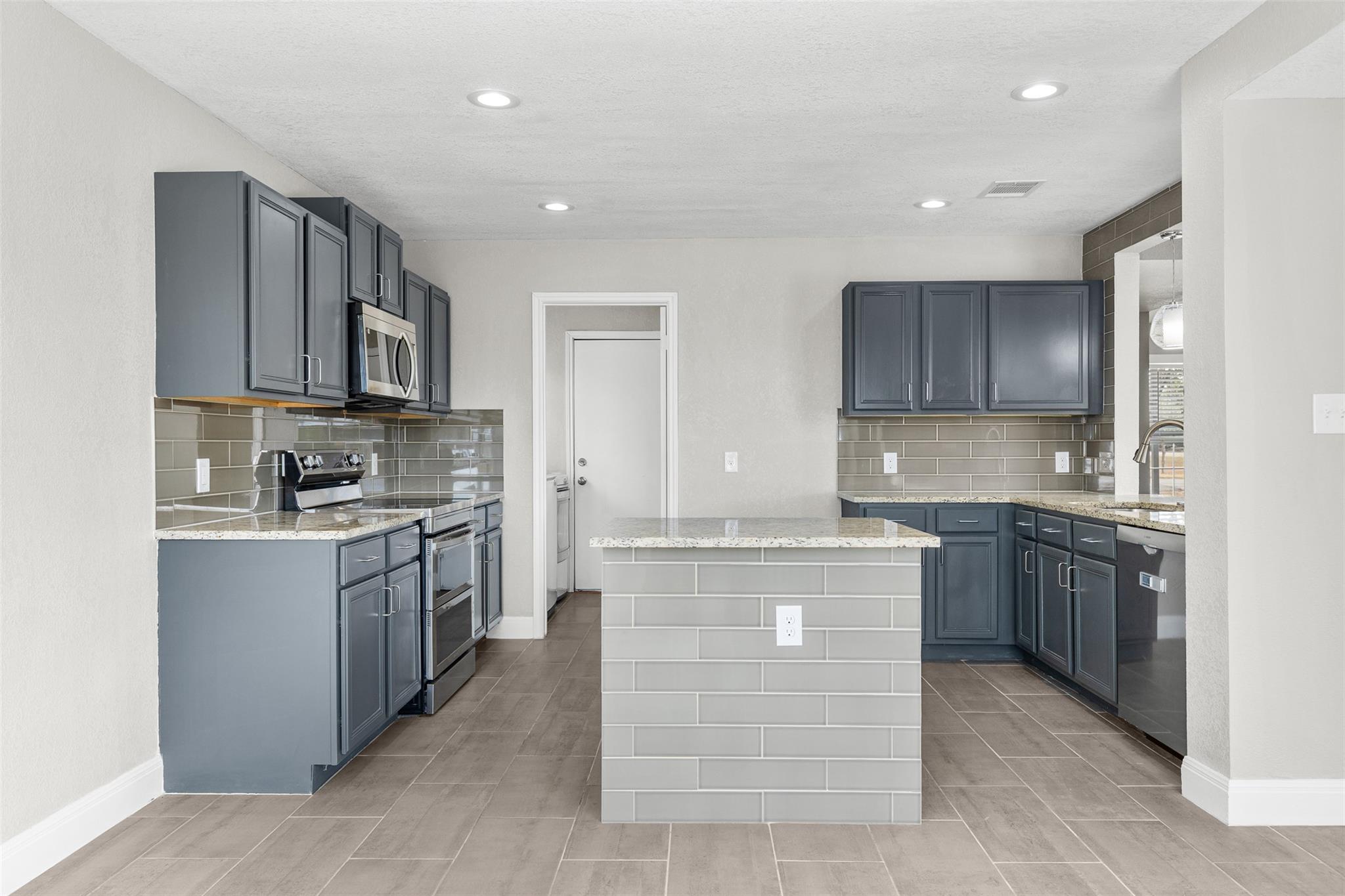 3000 Ridgemont Ln, Kyle, TX 78640