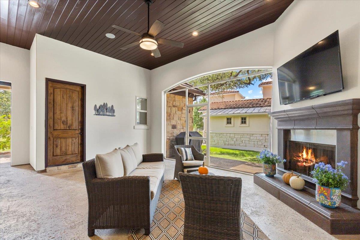 309 Grand Oaks Ln, Georgetown, TX 78628