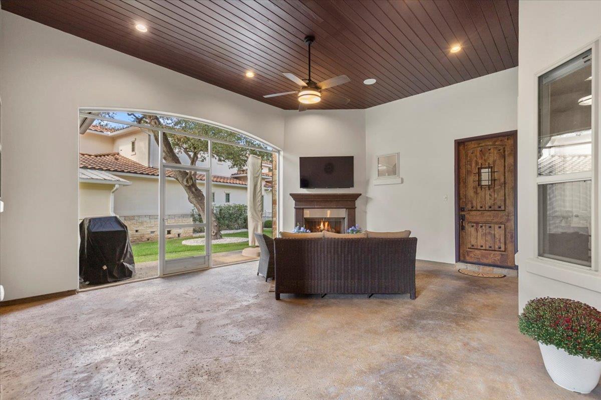 309 Grand Oaks Ln, Georgetown, TX 78628