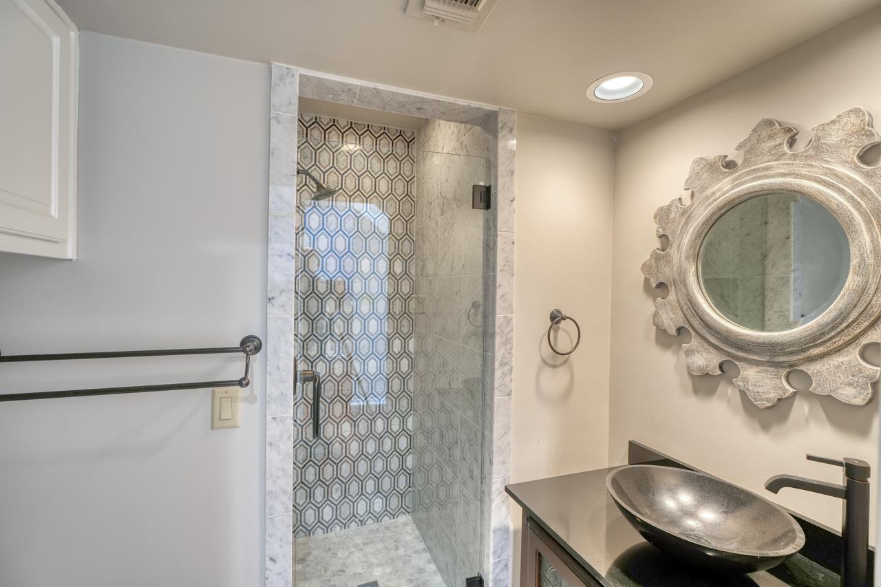 528 Lighthouse Drive Dr # 6, Horseshoe Bay, TX 78657