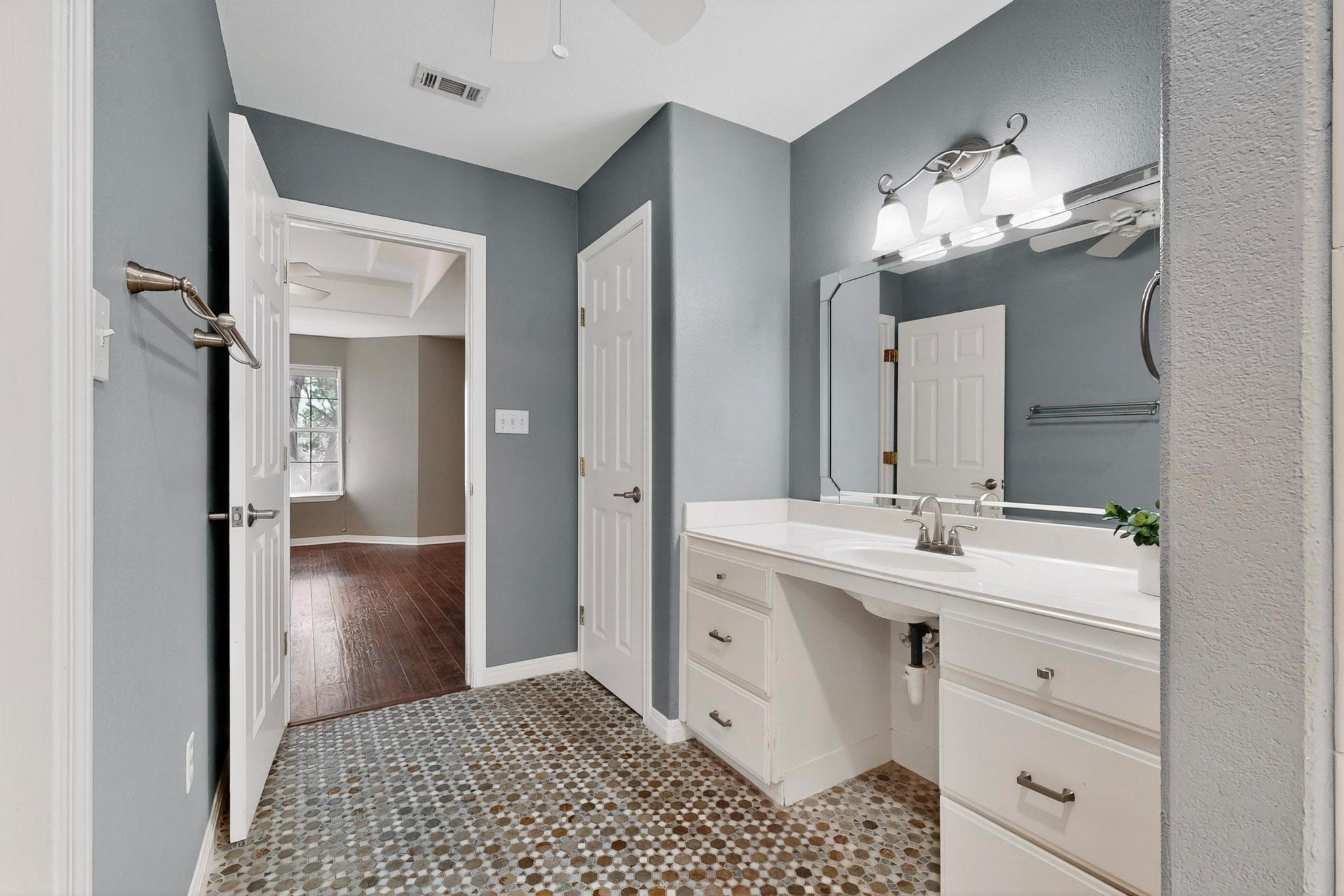 6 Saddle Rock Rdg, Wimberley, TX 78676