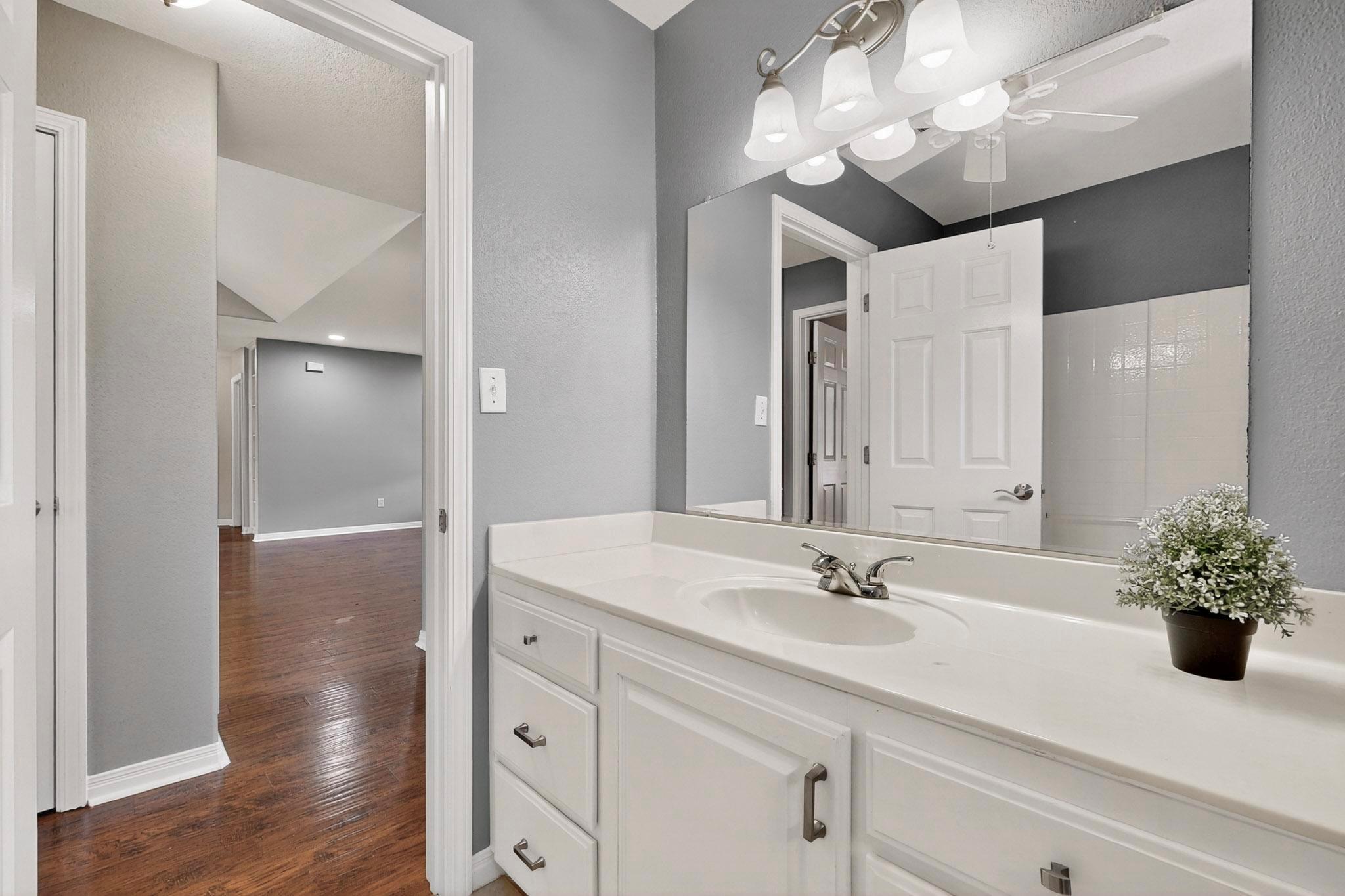 6 Saddle Rock Rdg, Wimberley, TX 78676