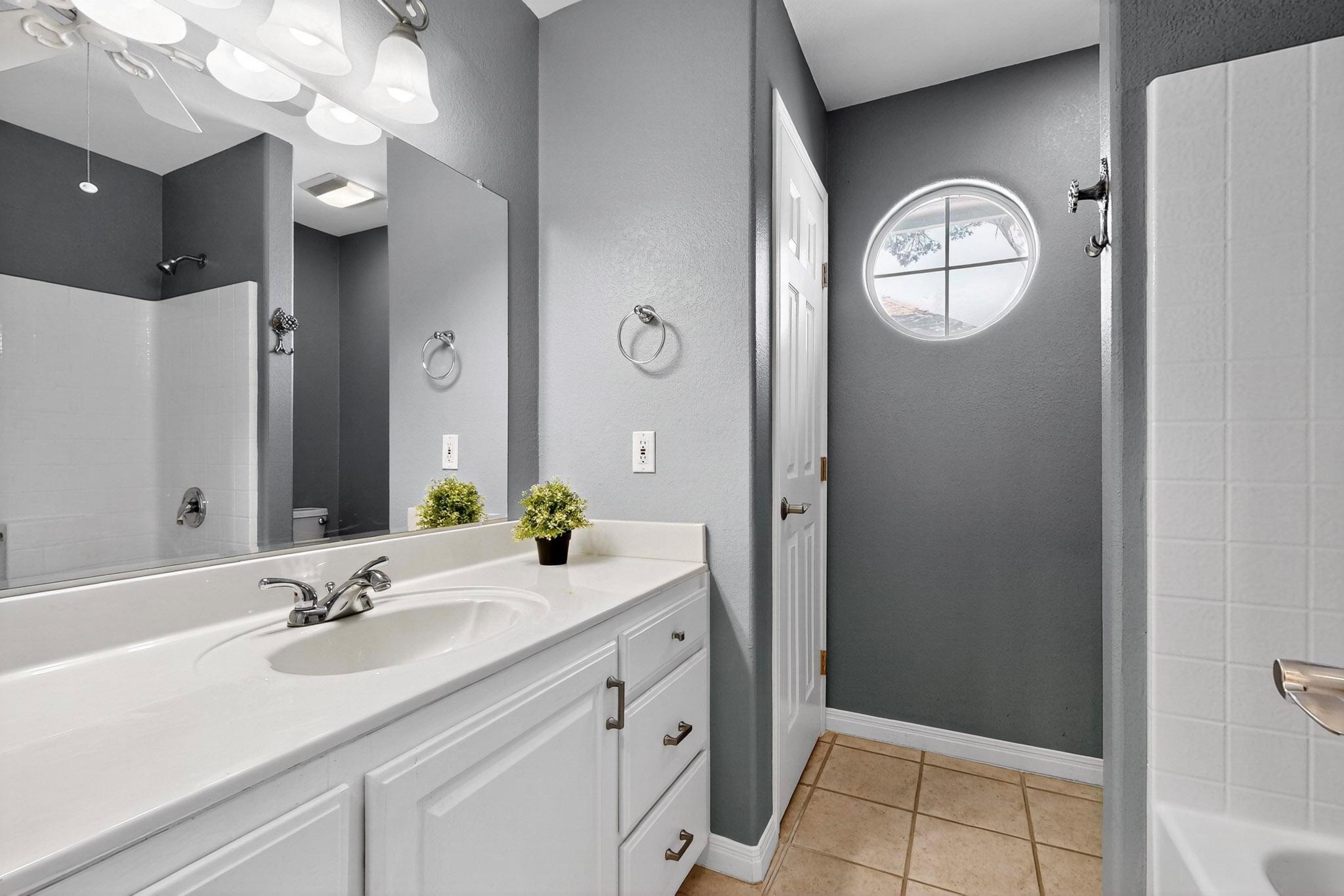 6 Saddle Rock Rdg, Wimberley, TX 78676