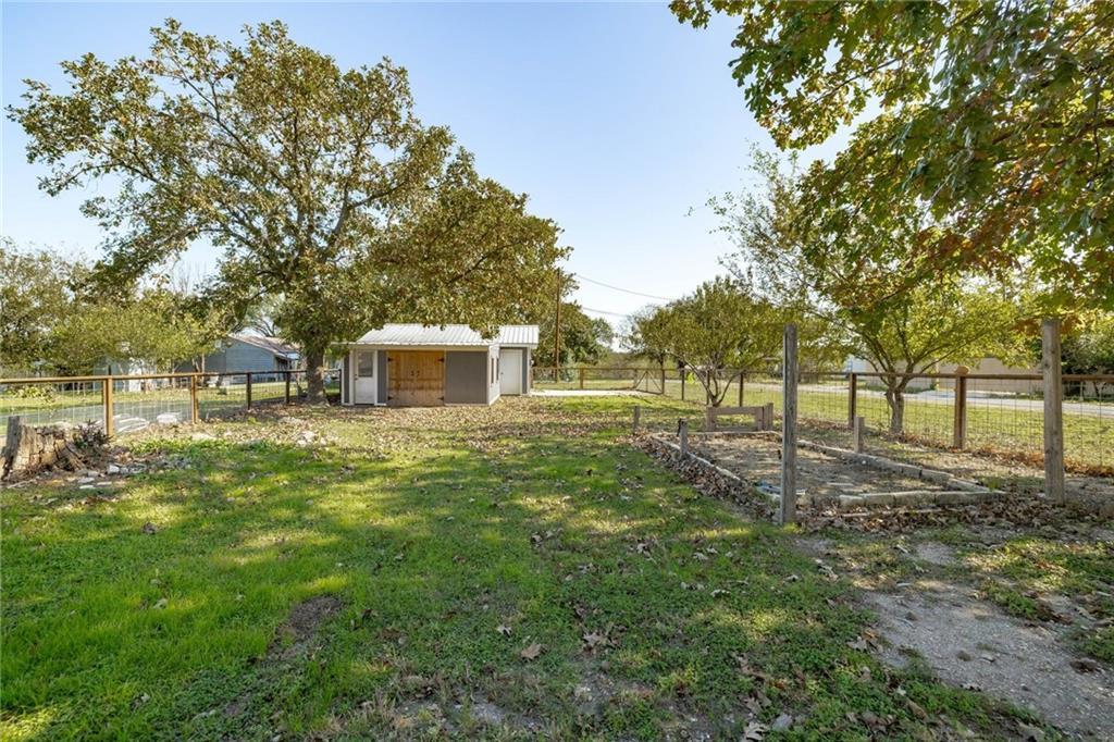 211 S 7th St, Jarrell, TX 76537