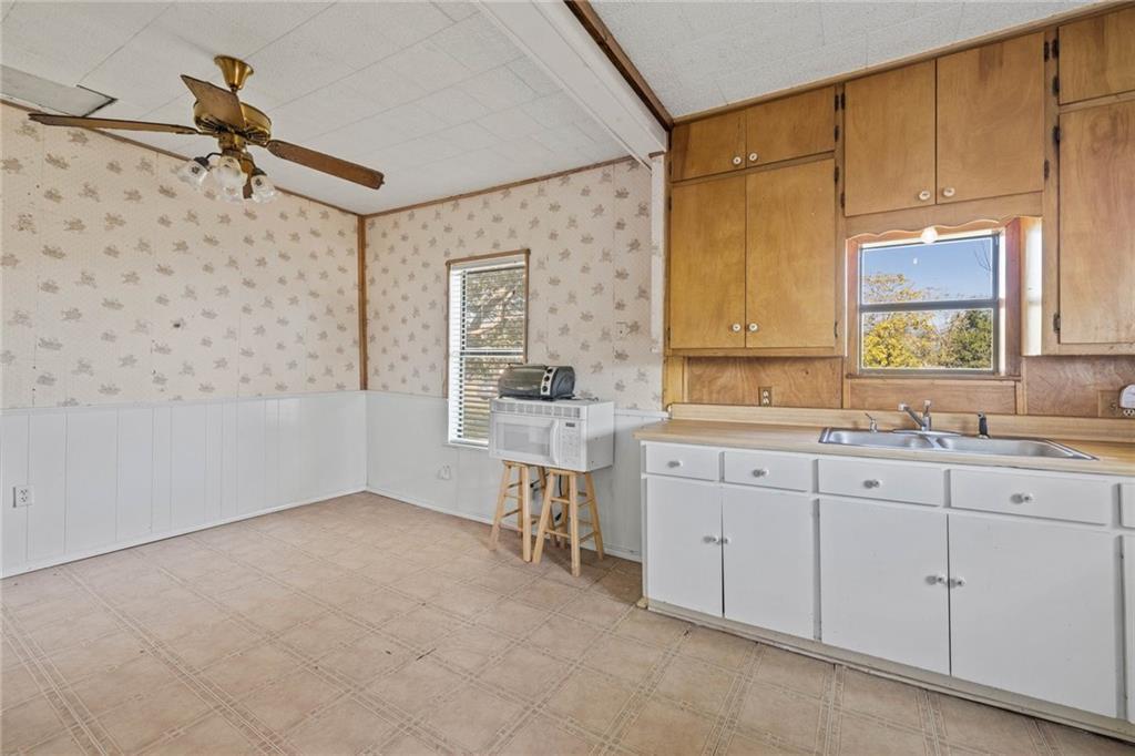 211 S 7th St, Jarrell, TX 76537