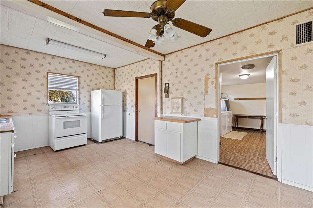 211 S 7th St, Jarrell, TX 76537