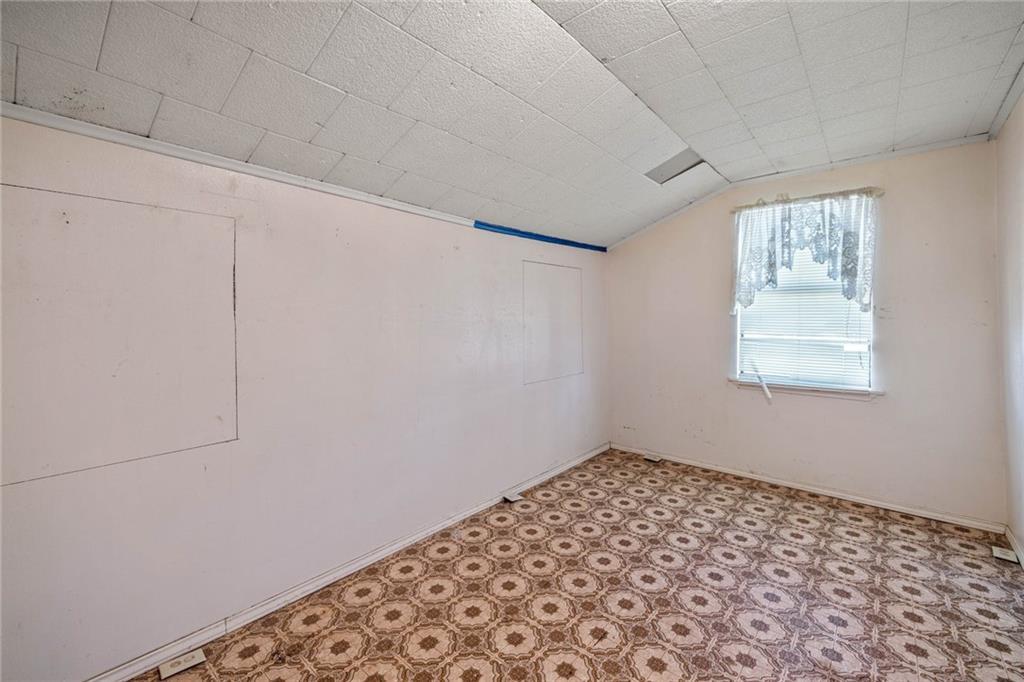 211 S 7th St, Jarrell, TX 76537