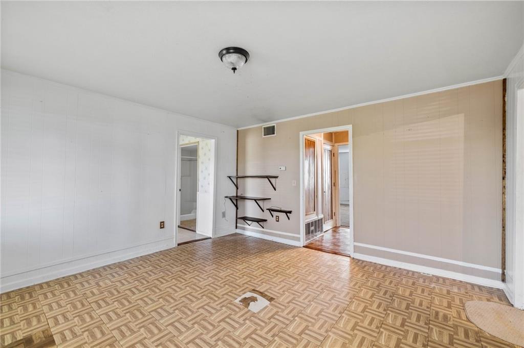 211 S 7th St, Jarrell, TX 76537