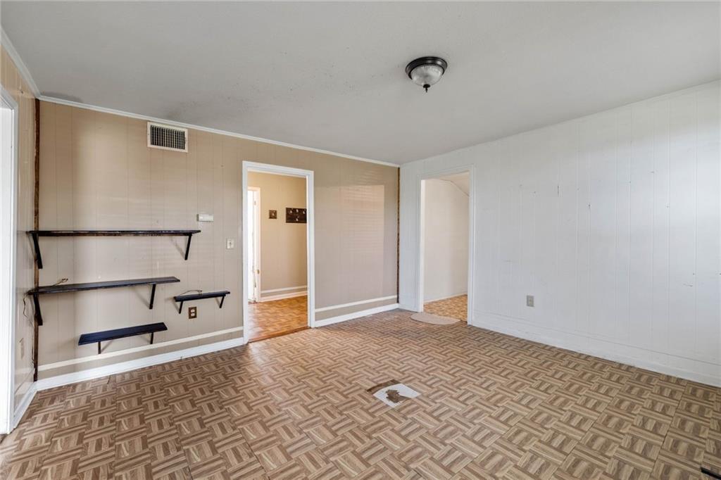 211 S 7th St, Jarrell, TX 76537