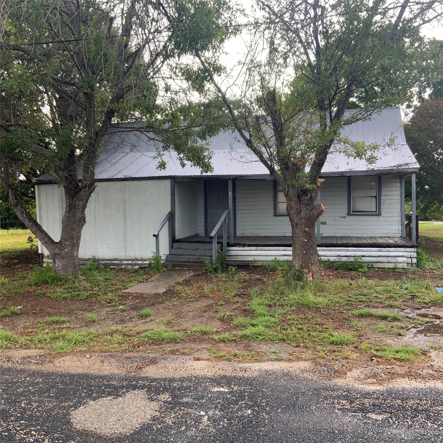 211 S 7th St, Jarrell, TX 76537