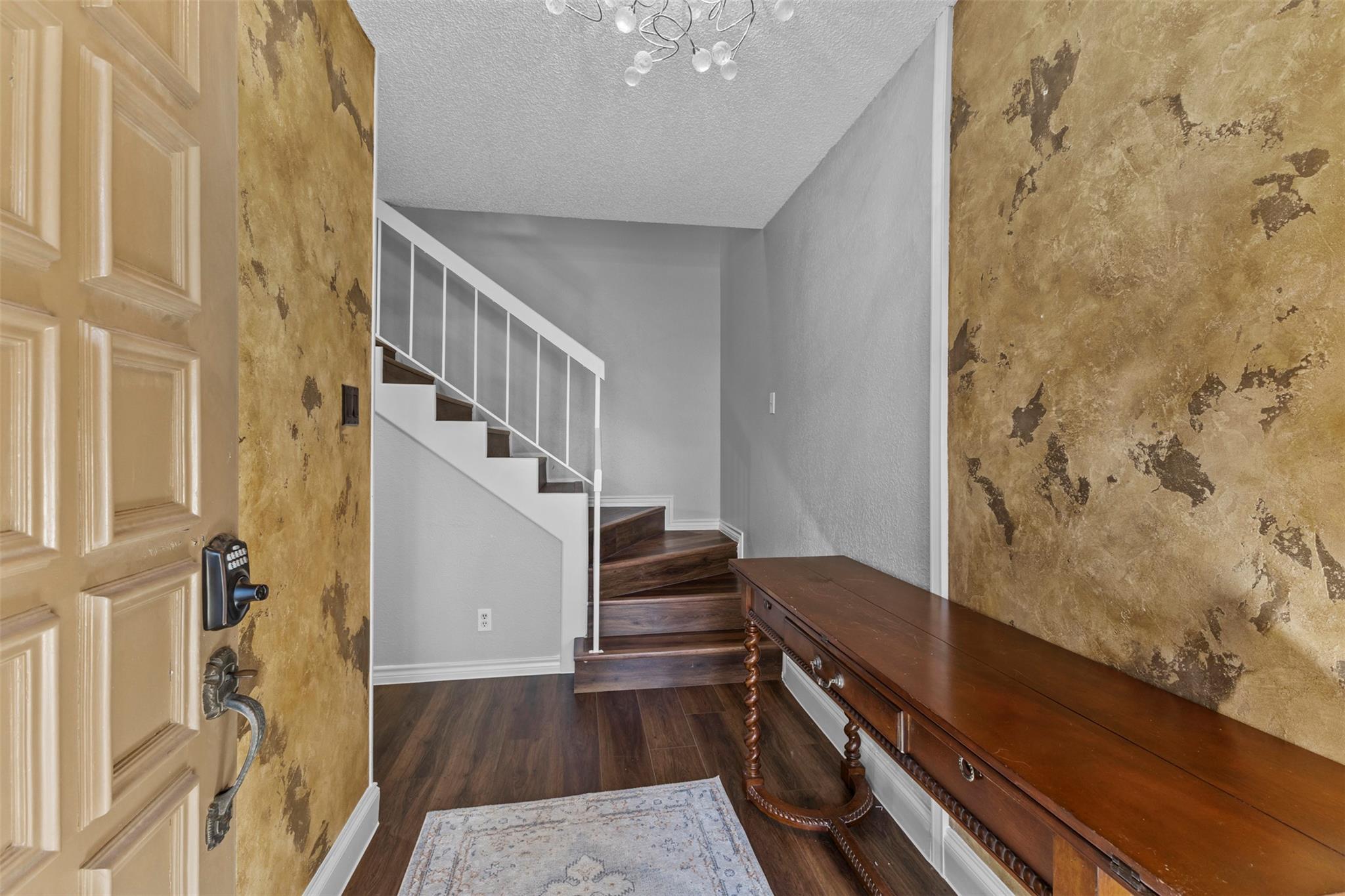 10916 B Crown Colony Dr # 3, Austin, TX 78747