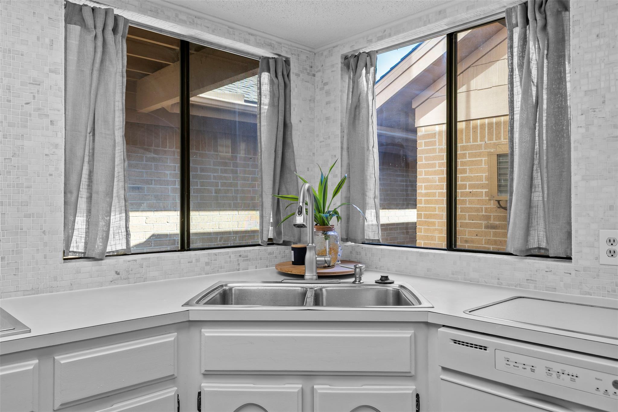 10916 B Crown Colony Dr # 3, Austin, TX 78747