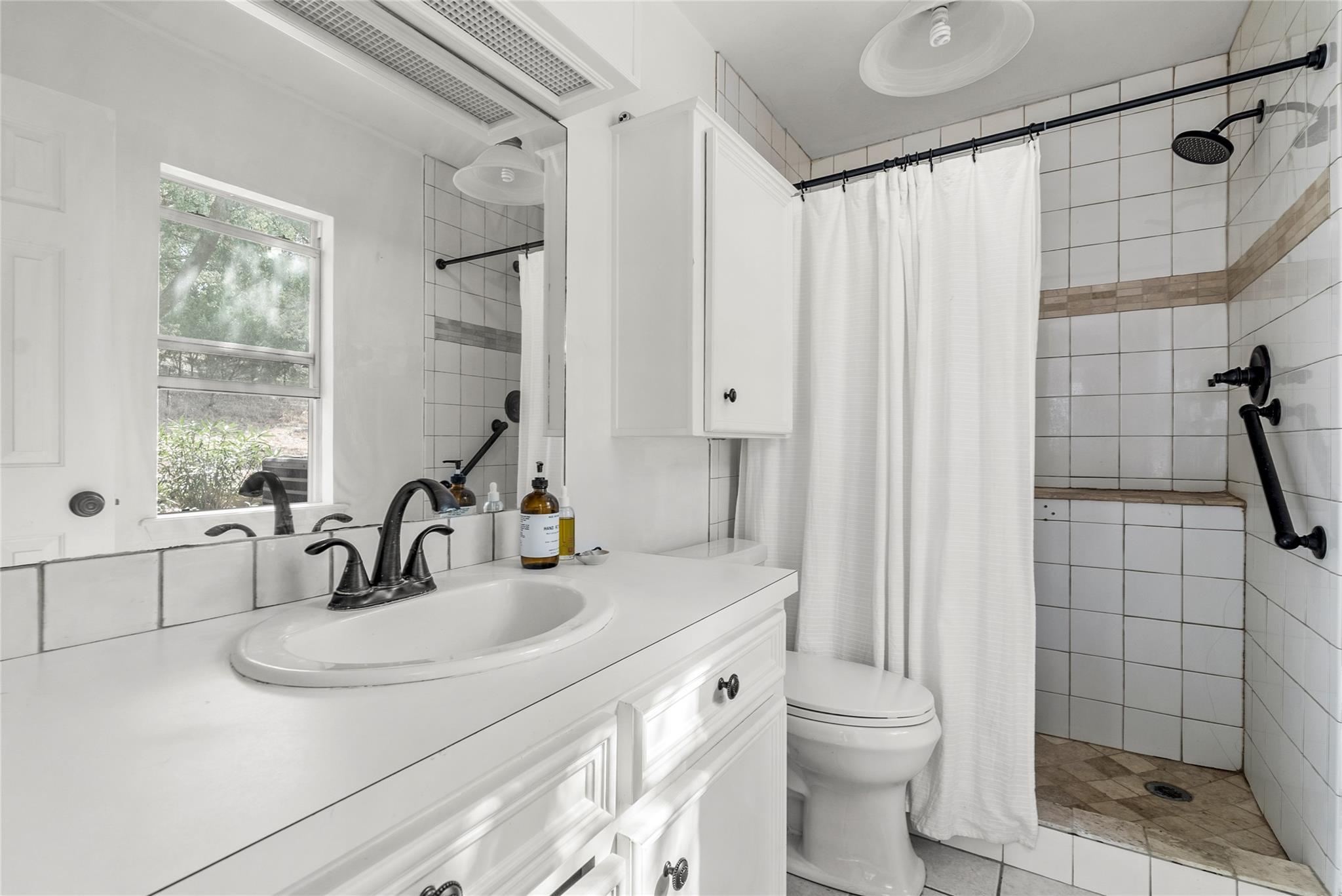 112 Liberty Ln Ln, Wimberley, TX 78676