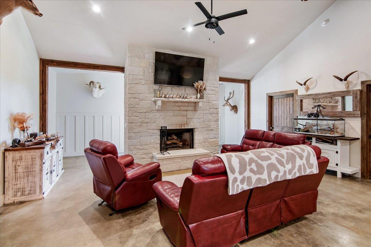 3411 Concho Trl, Kingsland, TX 78639