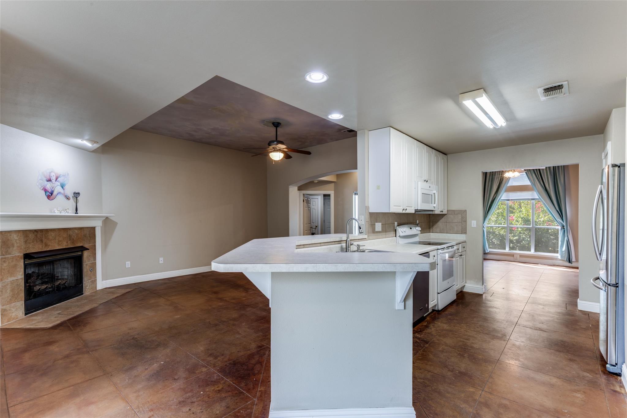 5718 McCarty Ln # B, Austin, TX 78749