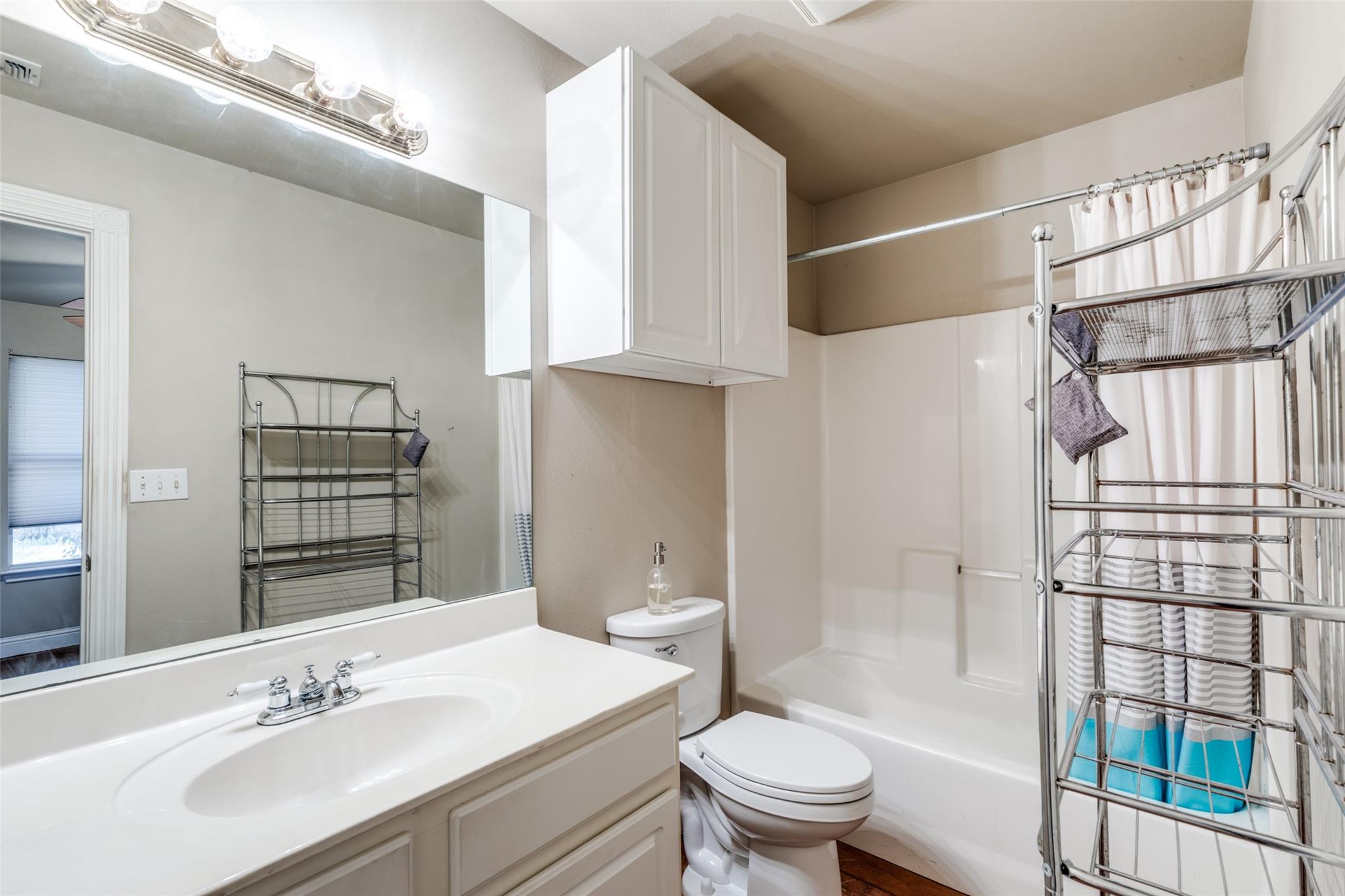 5718 McCarty Ln # B, Austin, TX 78749