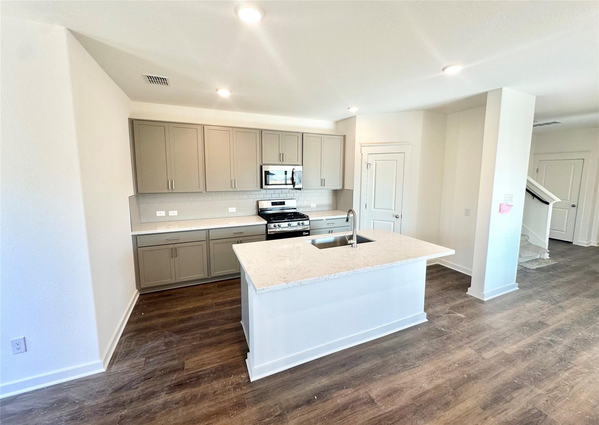 150 Oriole St, Kyle, TX 78640