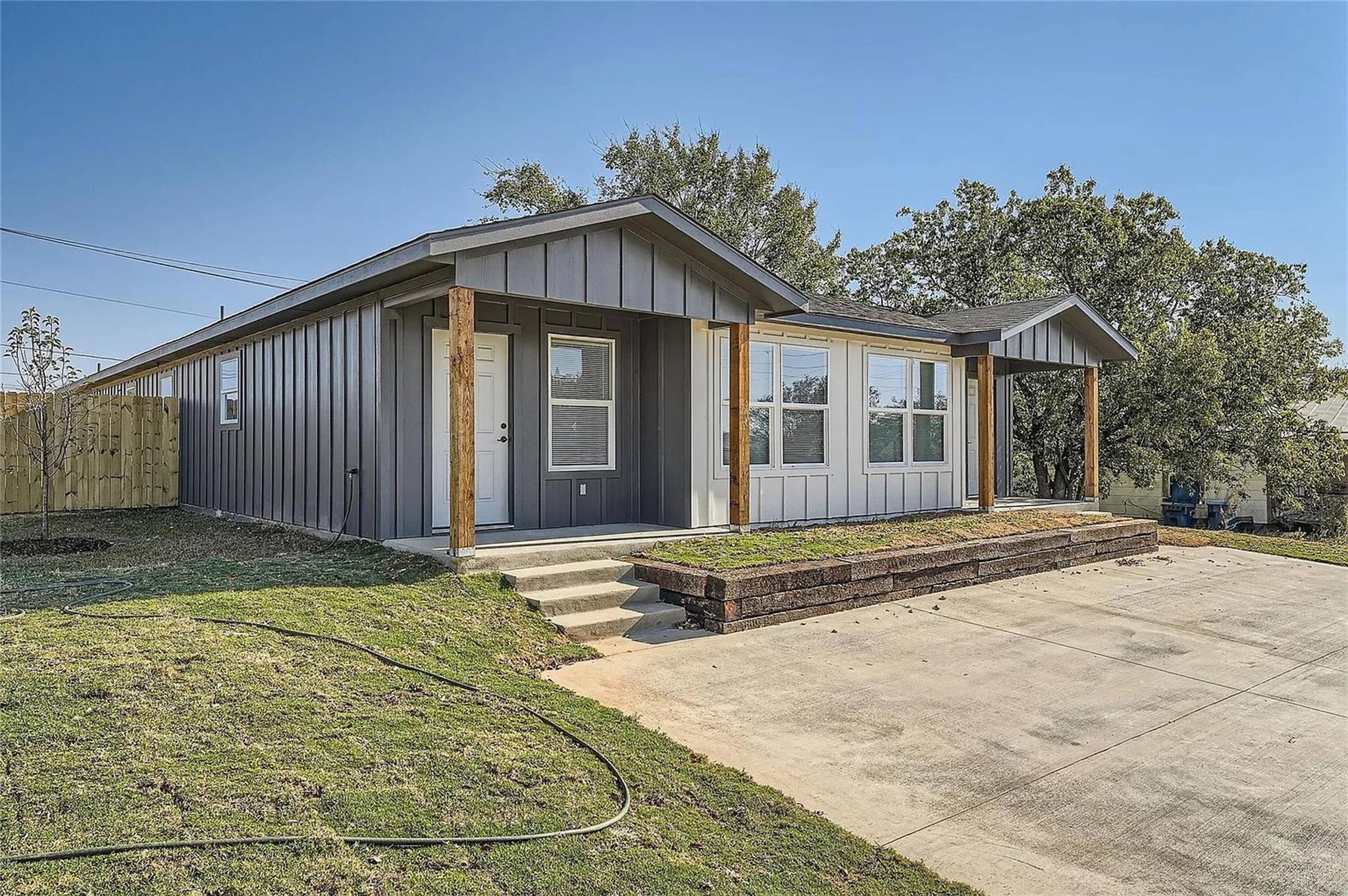 113 Fisher St # A & B, Elgin, TX 78621
