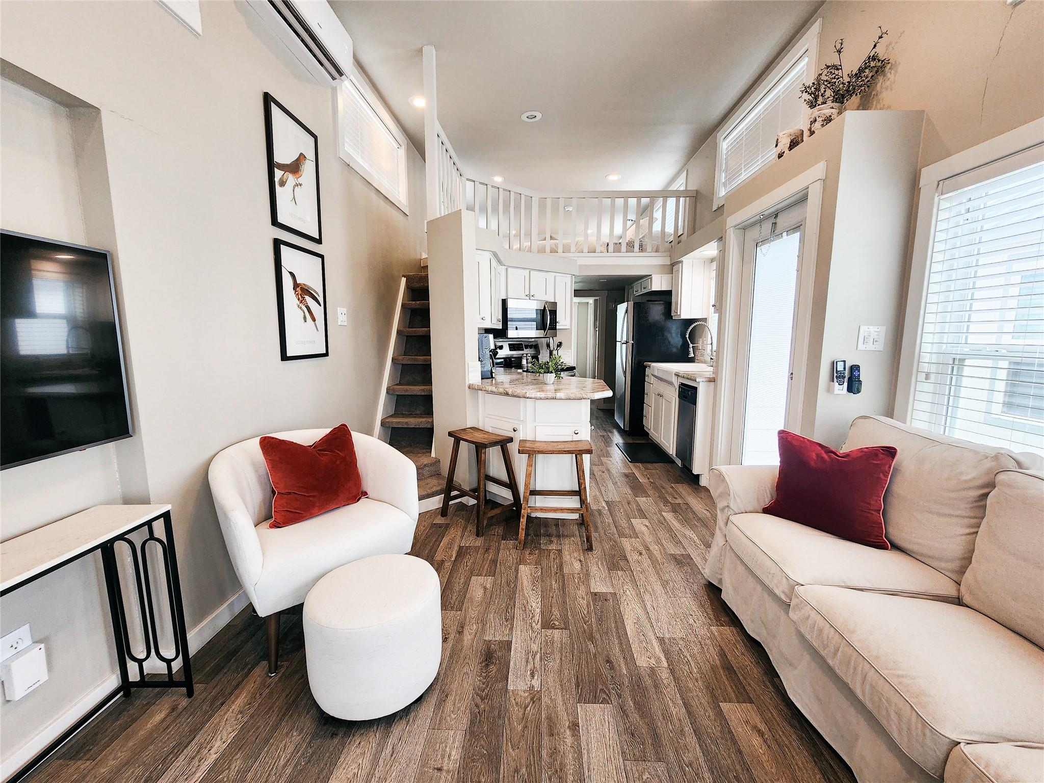 282 Park Ave, Staples, TX 78670