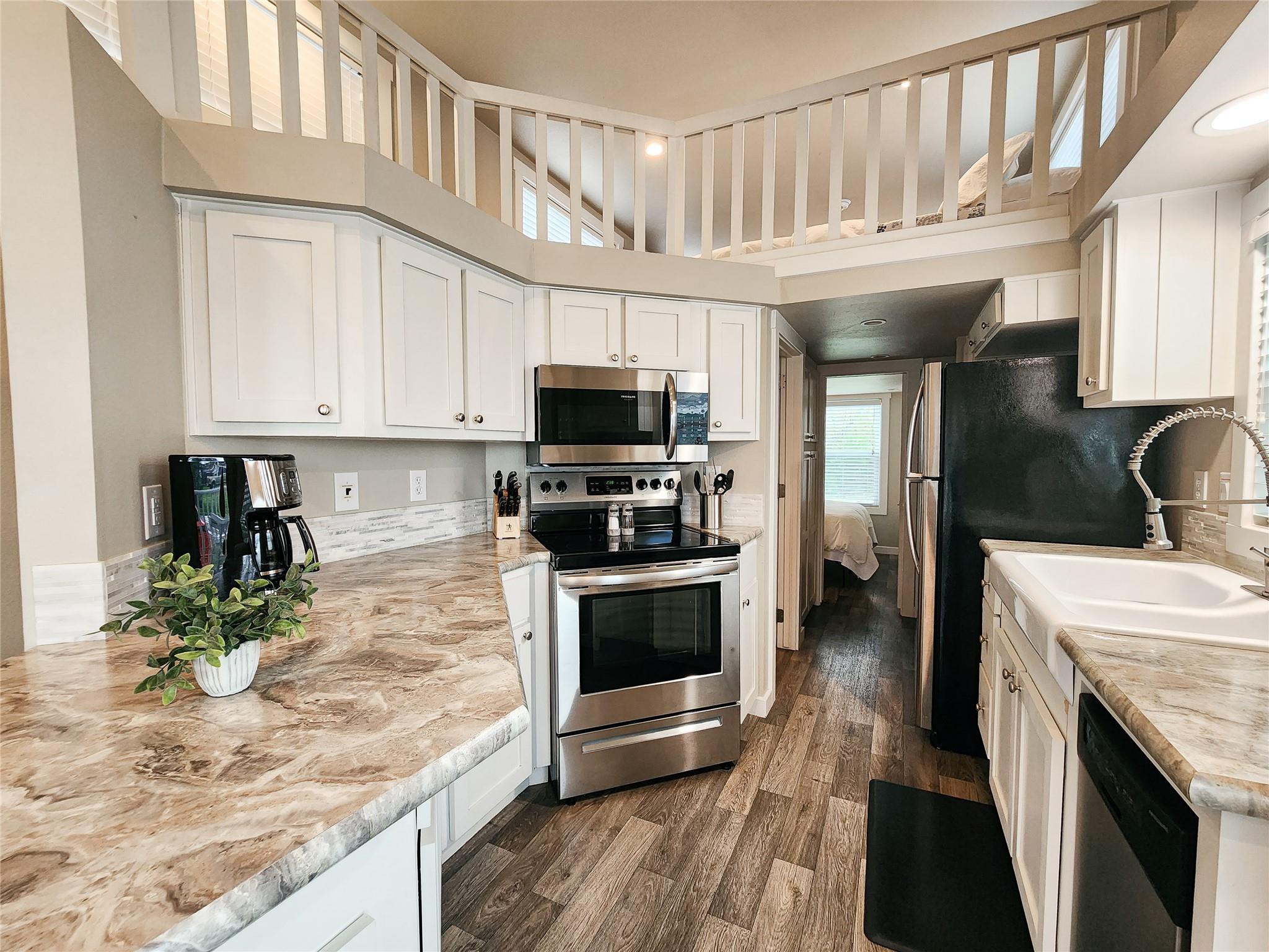 282 Park Ave, Staples, TX 78670