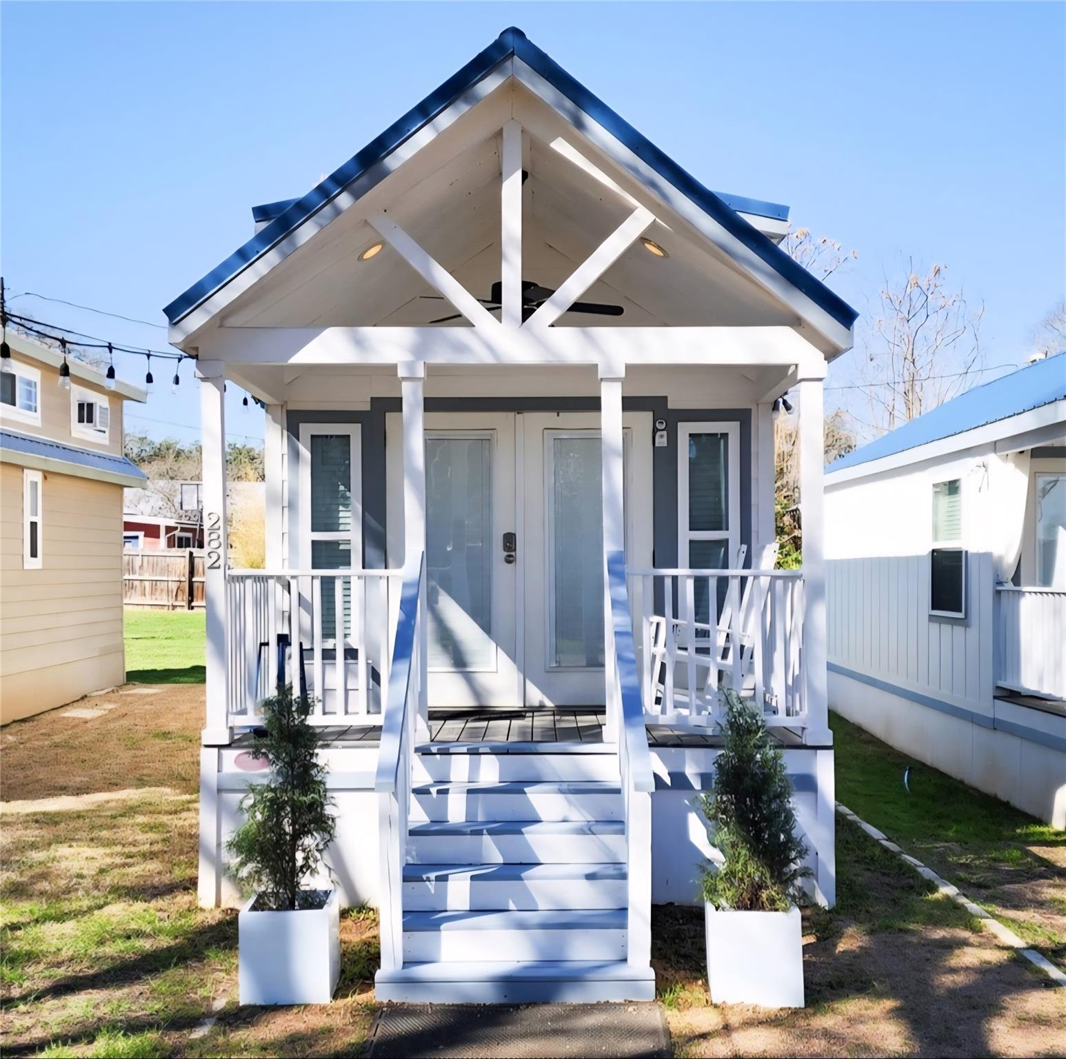 282 Park Ave, Staples, TX 78670