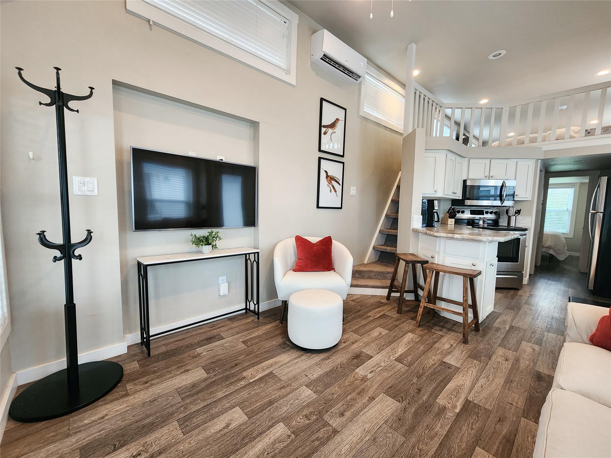 282 Park Ave, Staples, TX 78670