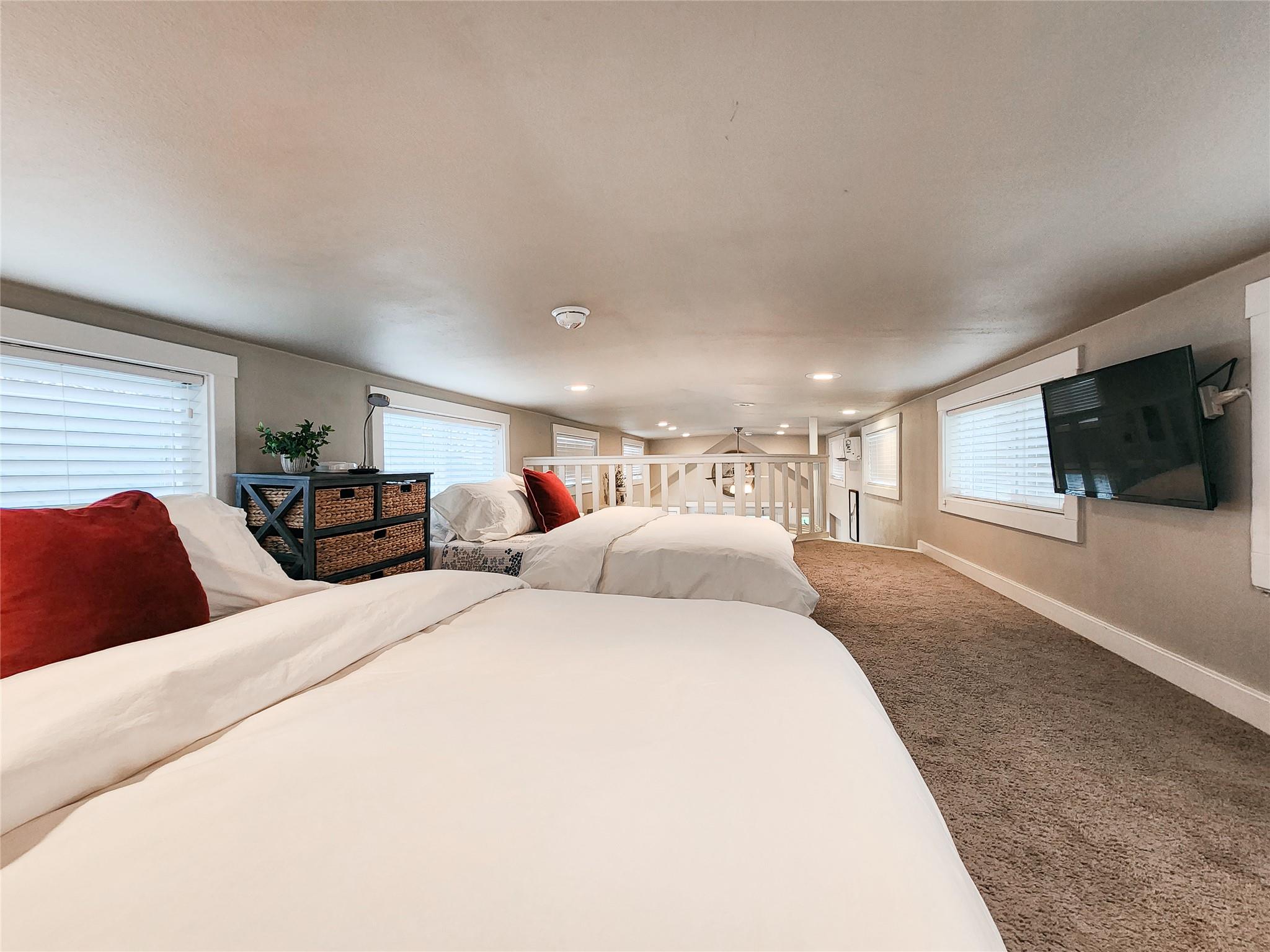 282 Park Ave, Staples, TX 78670