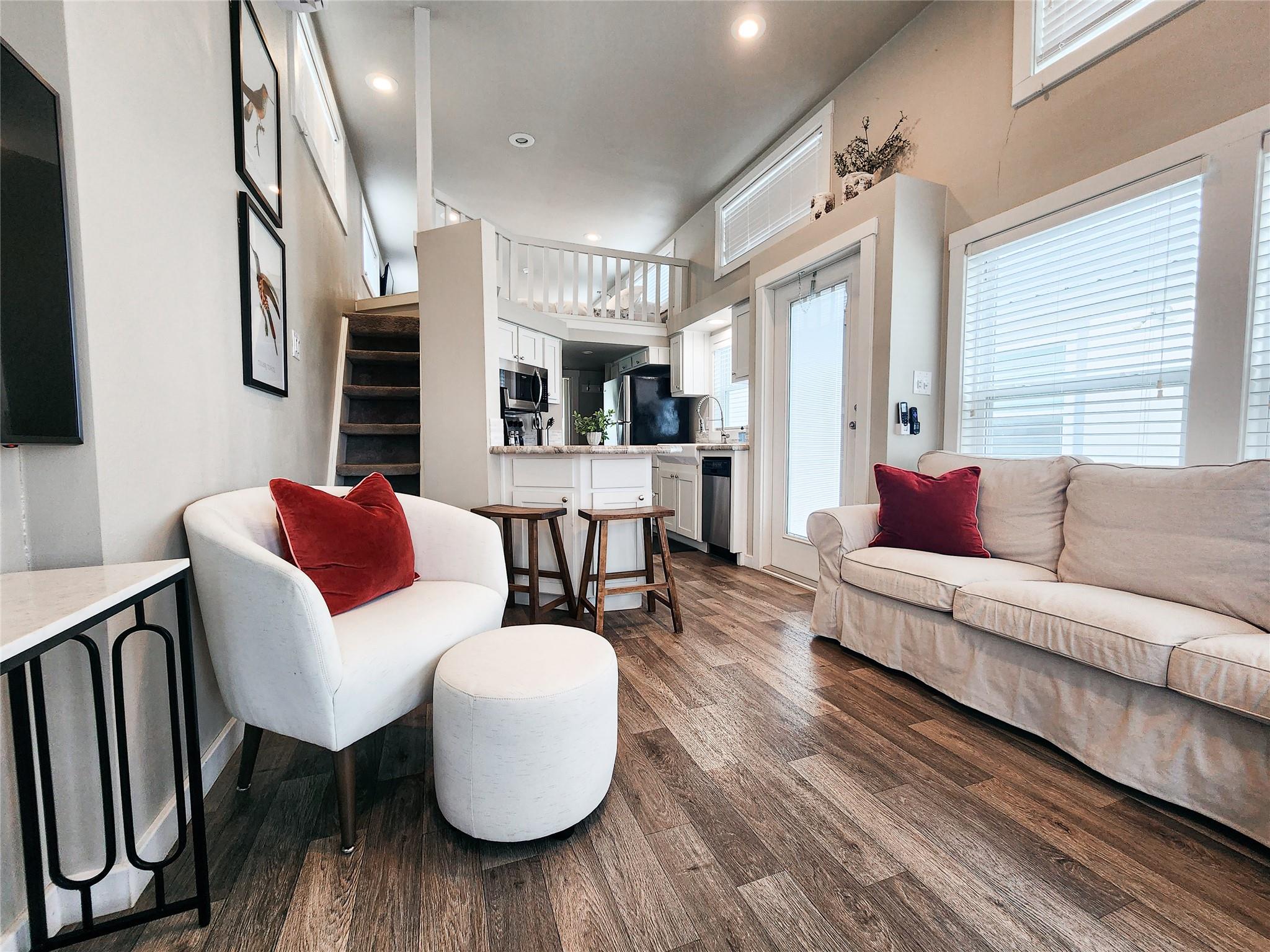 282 Park Ave, Staples, TX 78670