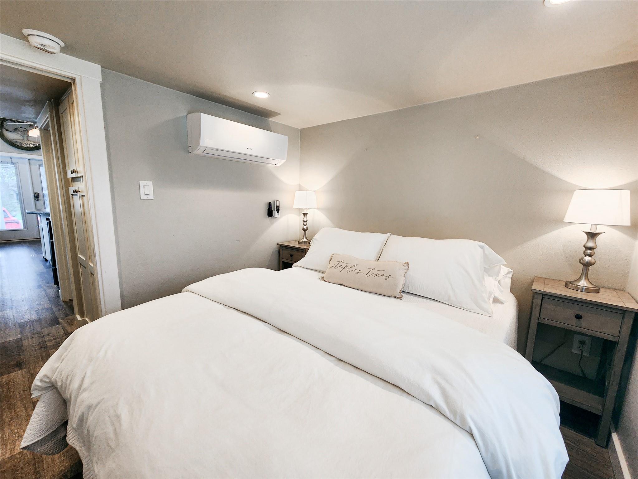 282 Park Ave, Staples, TX 78670