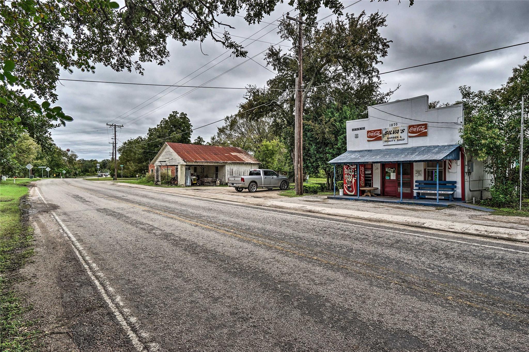 282 Park Ave, Staples, TX 78670