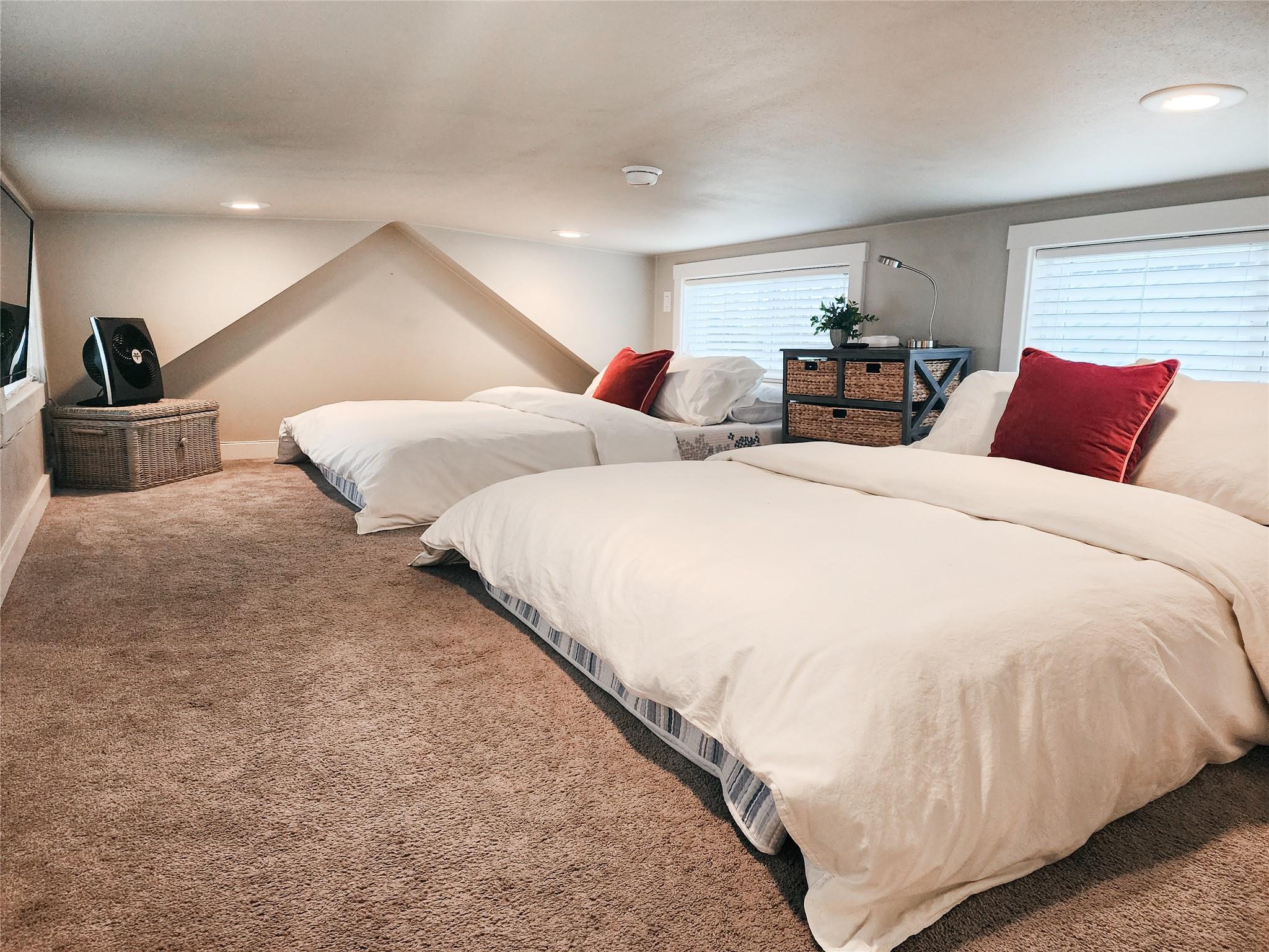 282 Park Ave, Staples, TX 78670