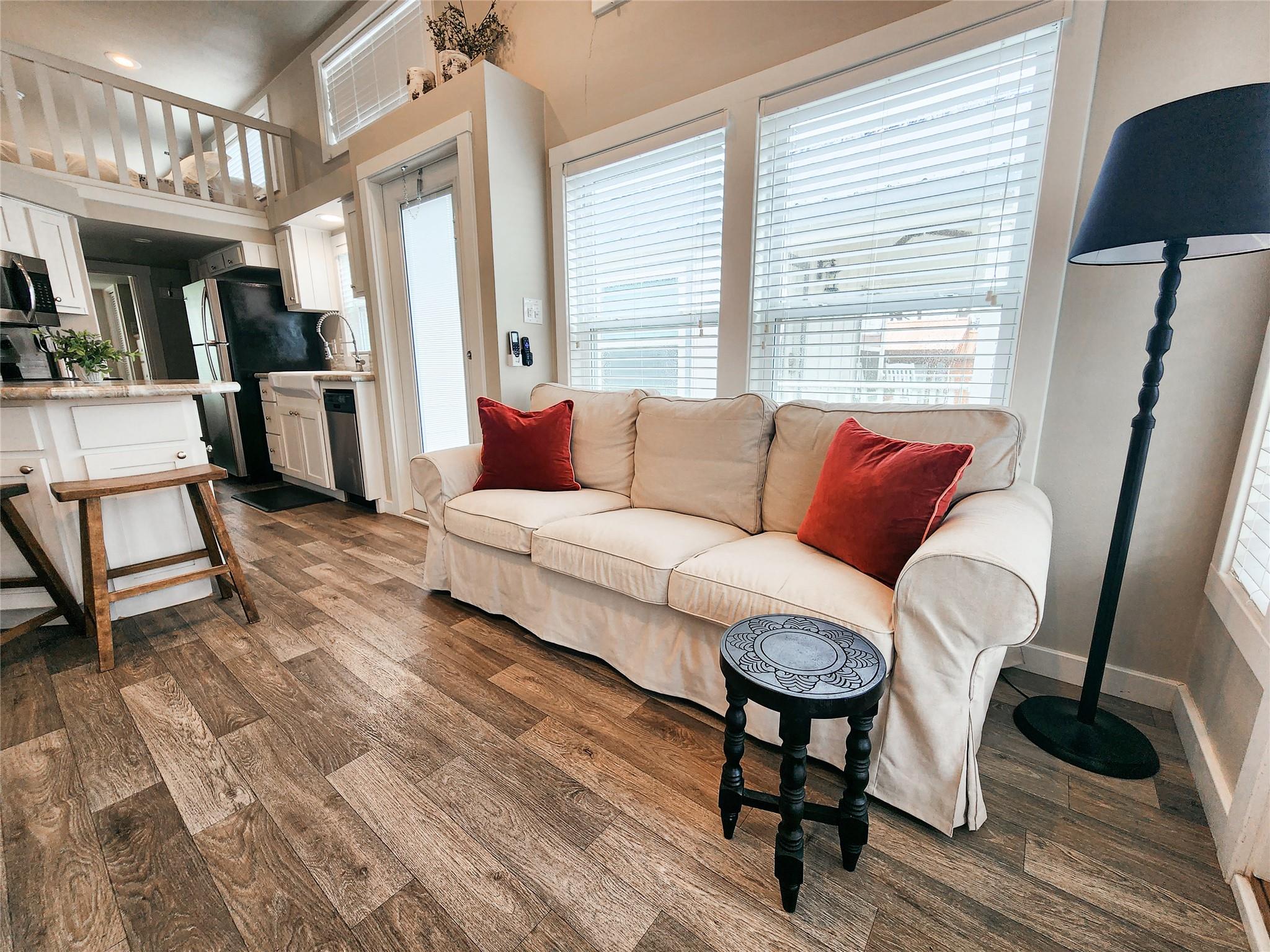 282 Park Ave, Staples, TX 78670