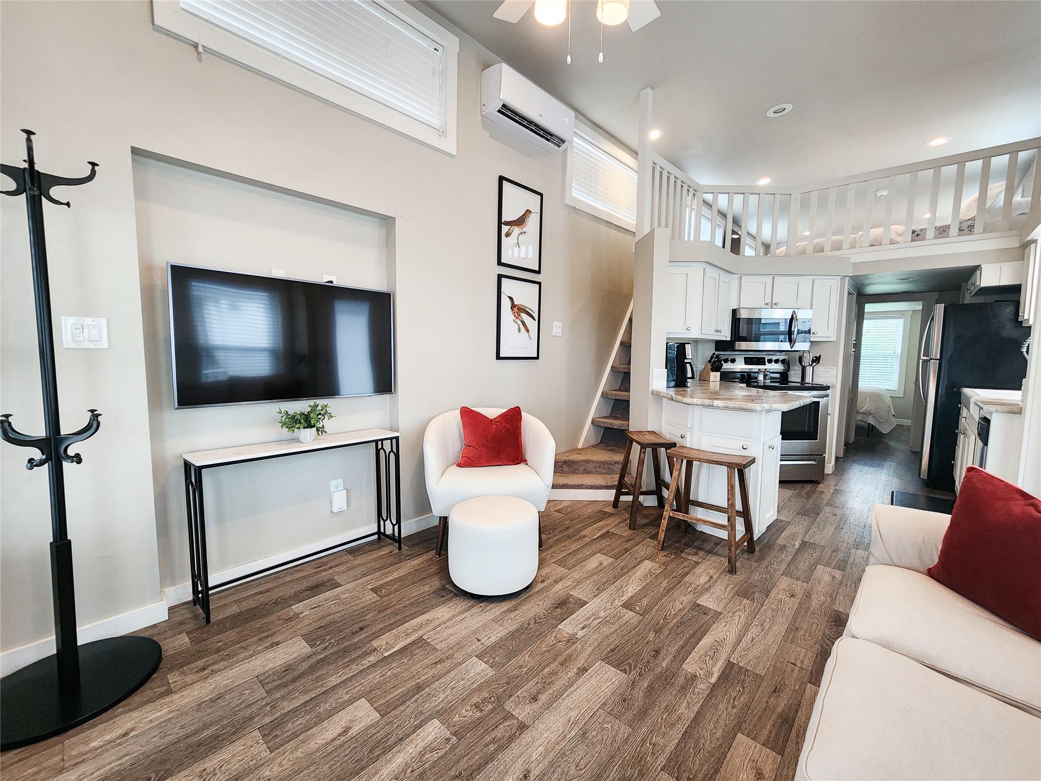 282 Park Ave, Staples, TX 78670